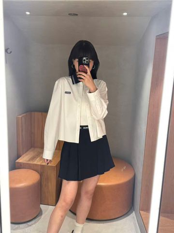  Áo sơ mi dáng ngắn Trắng cổ Xanh 