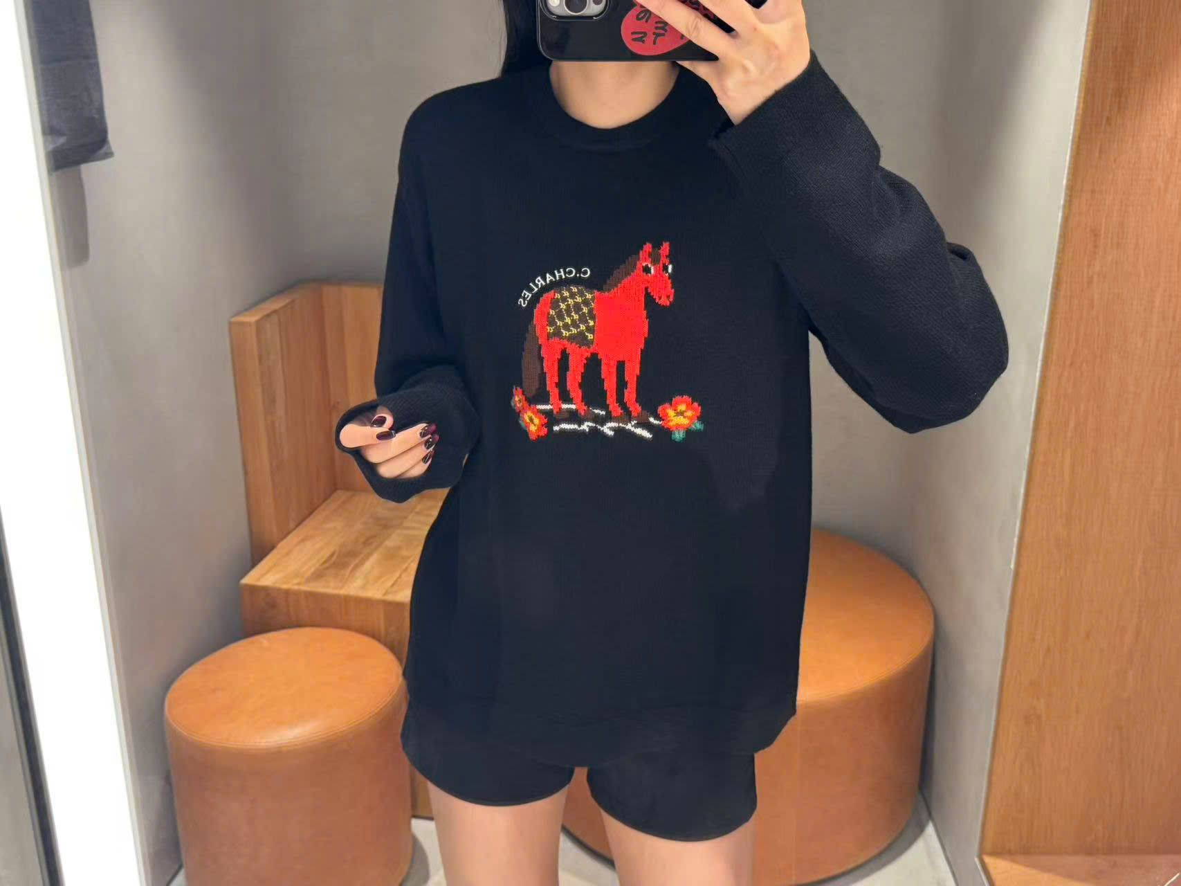  Áo len đen dài tay chú ngựa đỏ 