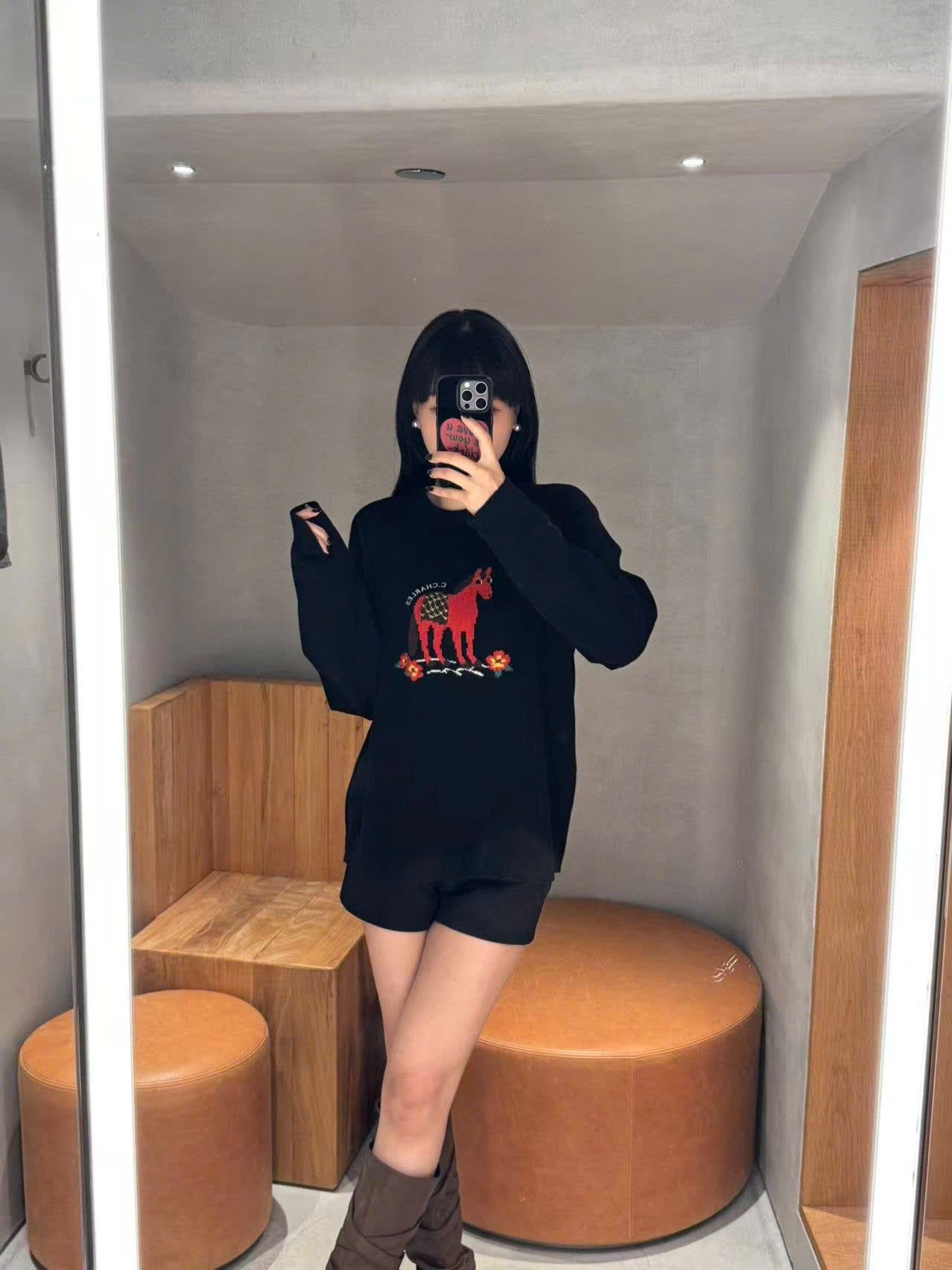  Áo len đen dài tay chú ngựa đỏ 