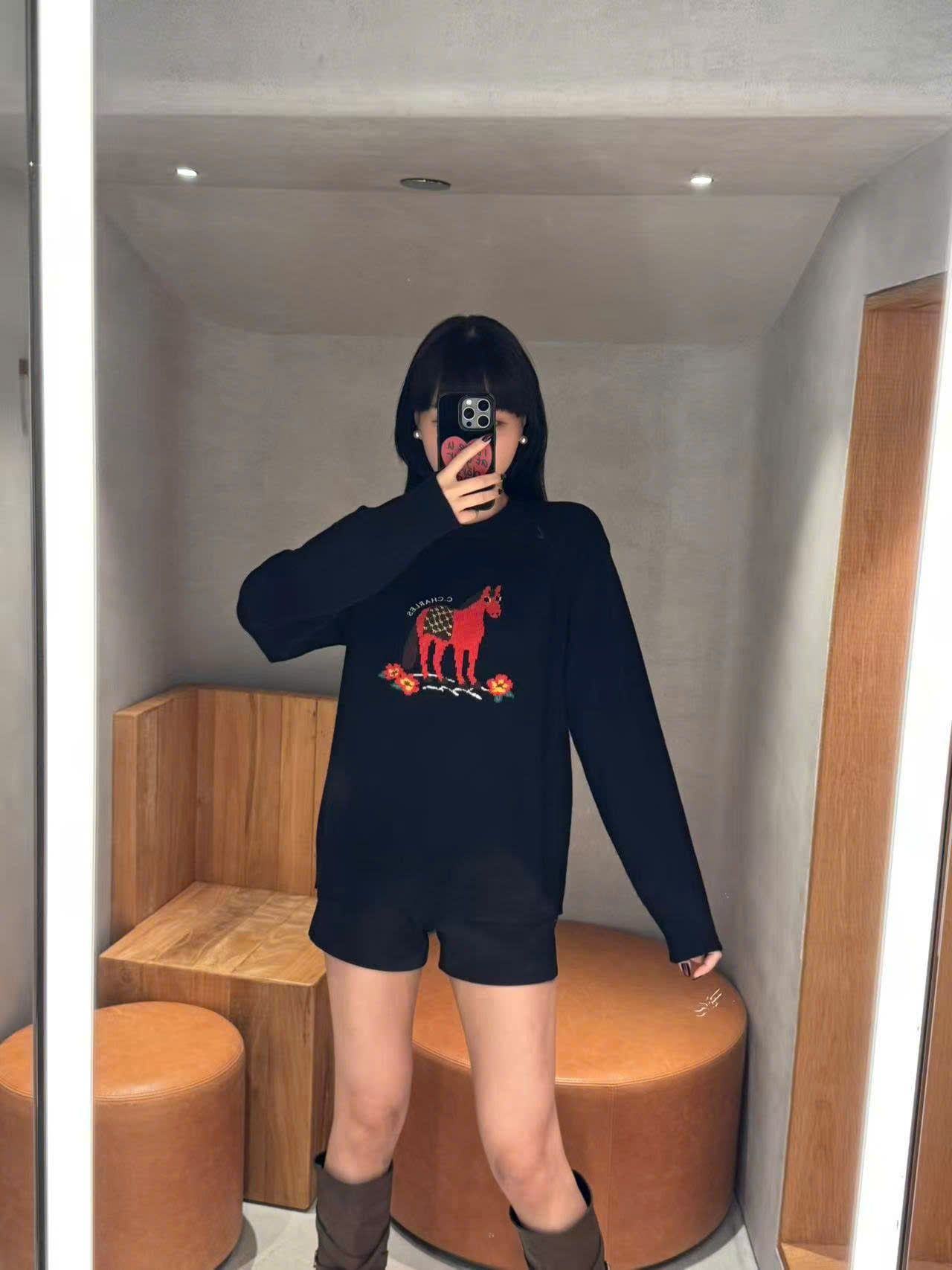  Áo len đen dài tay chú ngựa đỏ 