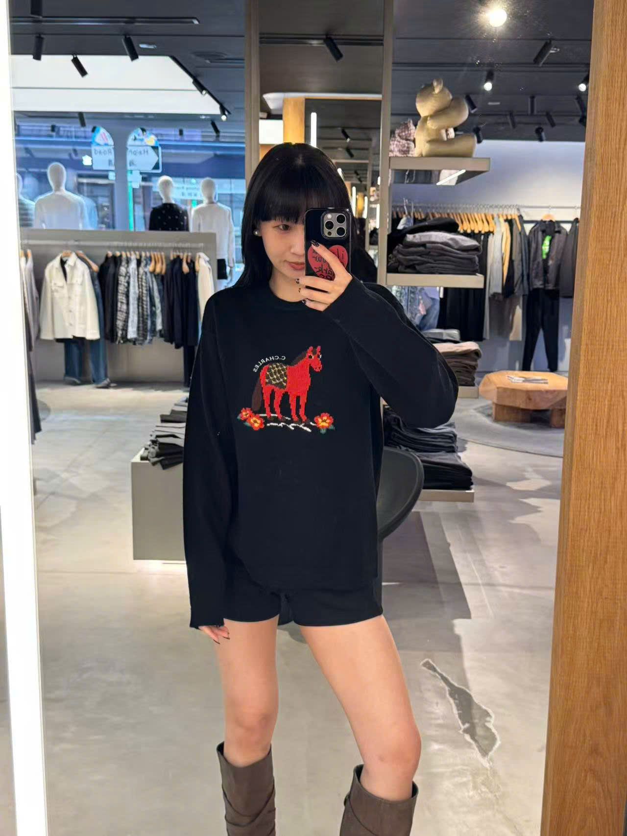  Áo len đen dài tay chú ngựa đỏ 