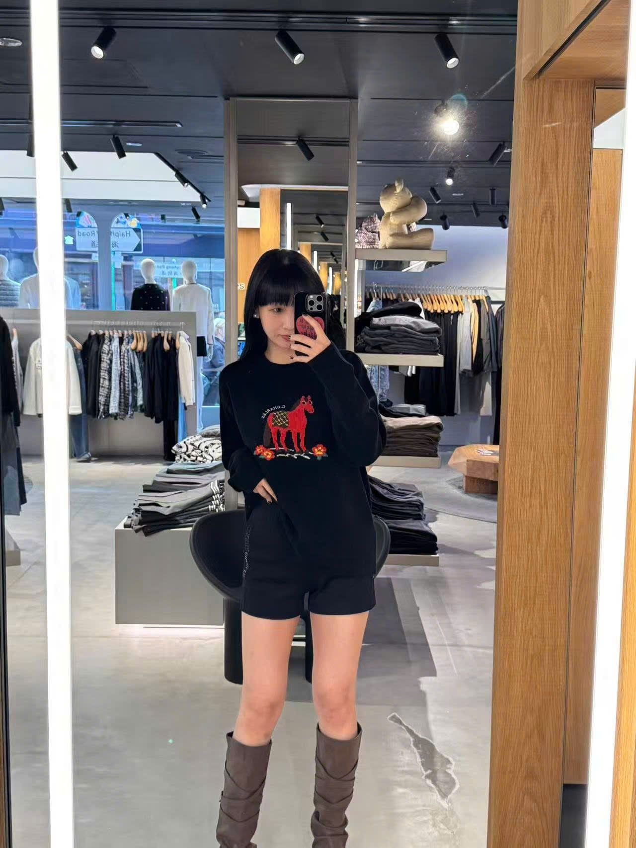  Áo len đen dài tay chú ngựa đỏ 