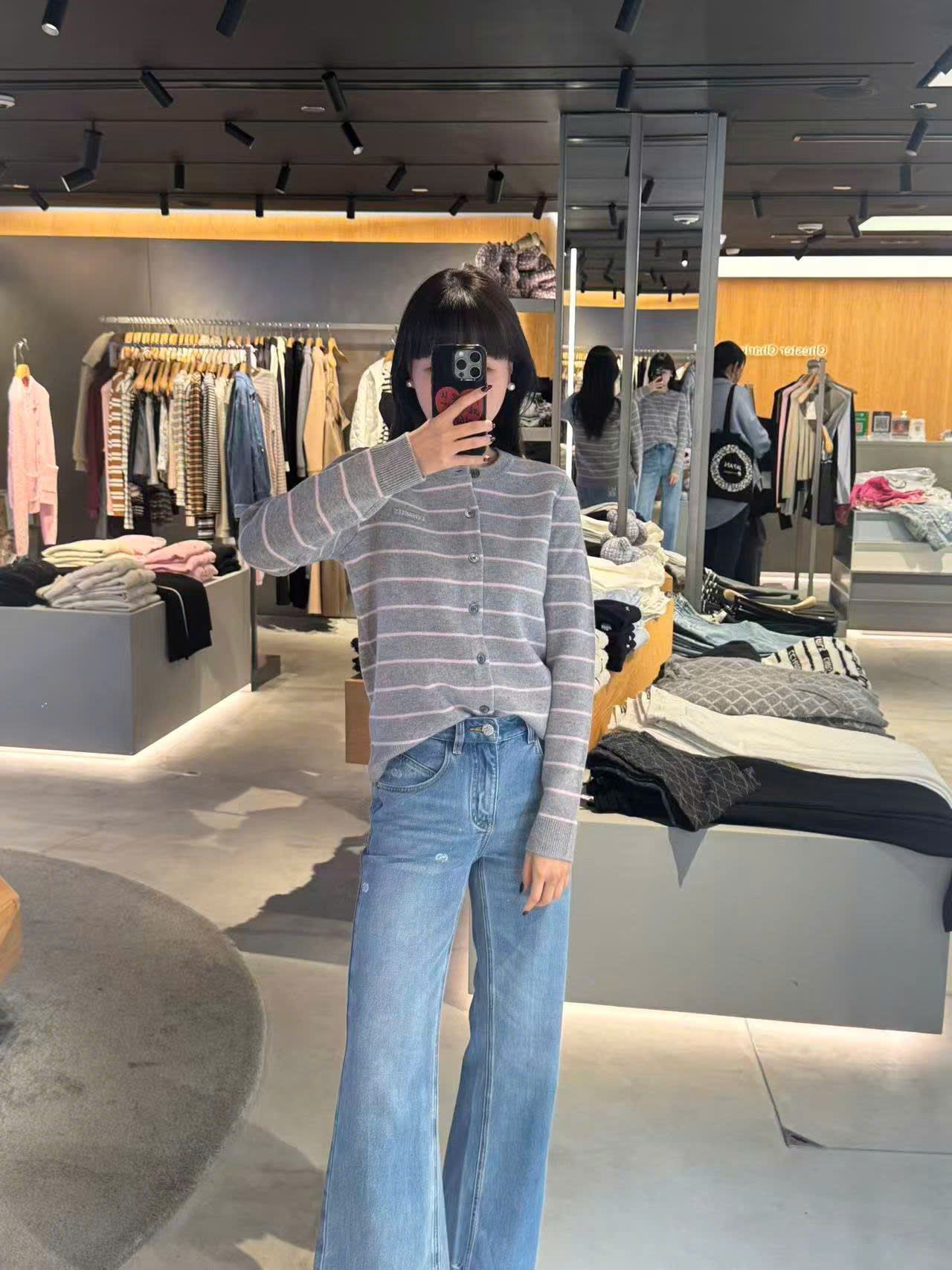  Áo CDG xám kẻ trắng chữ nhỏ 1 bên 