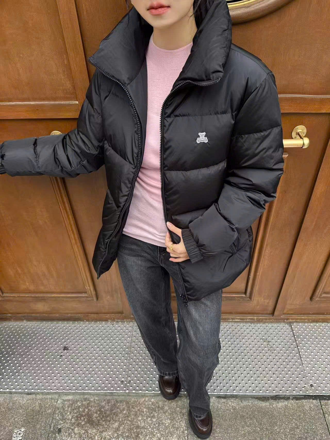  Áo phao đen cổ cao kèm belt logo 