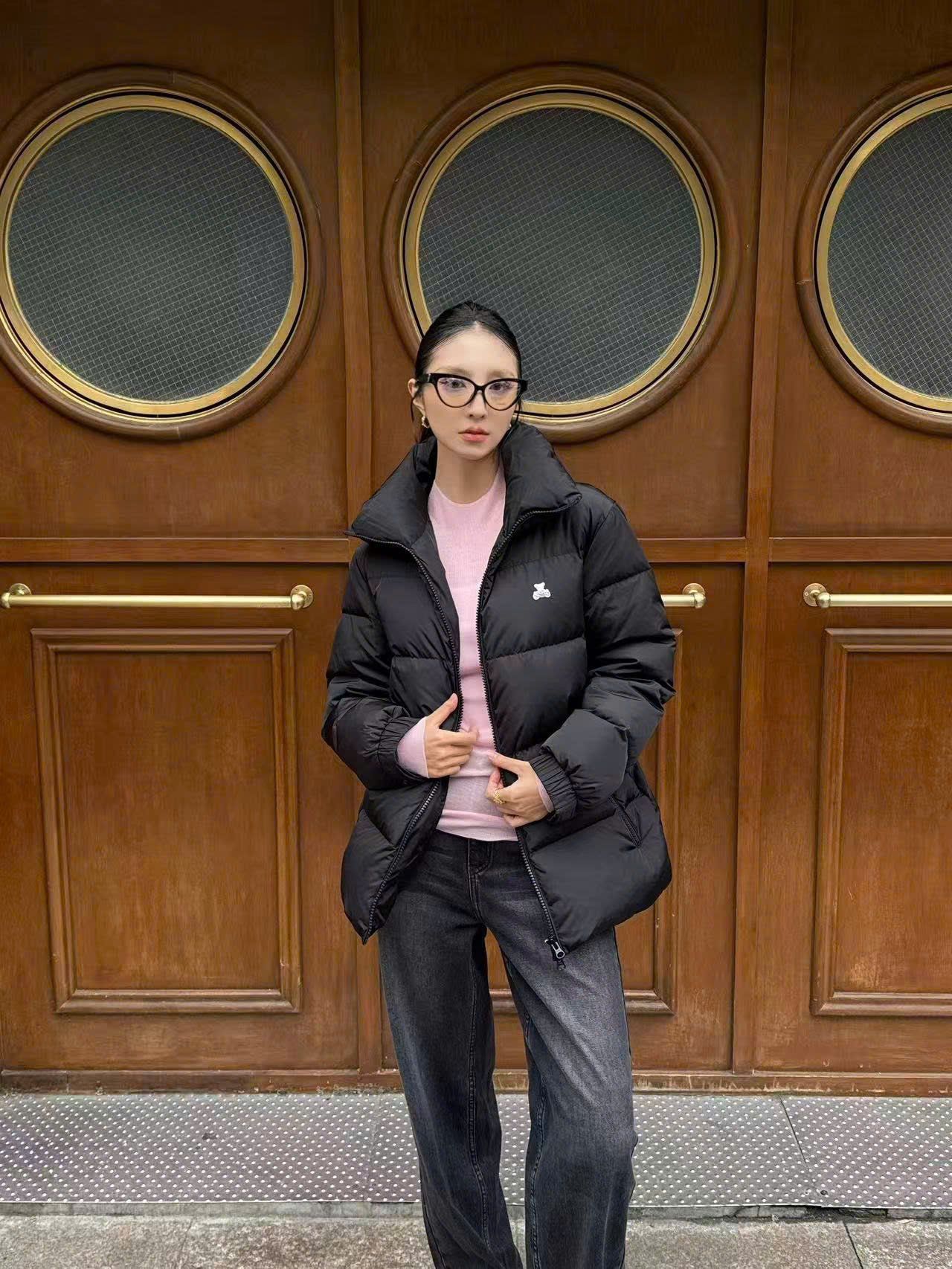  Áo phao đen cổ cao kèm belt logo 