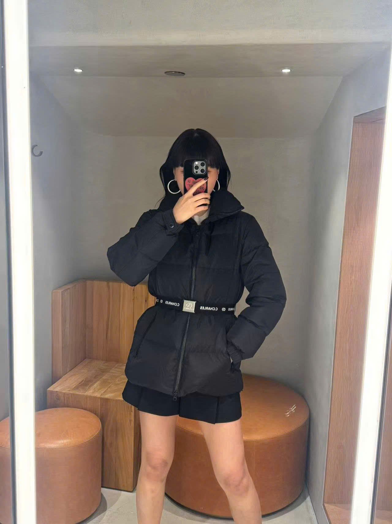  Áo phao đen cổ cao kèm belt logo 