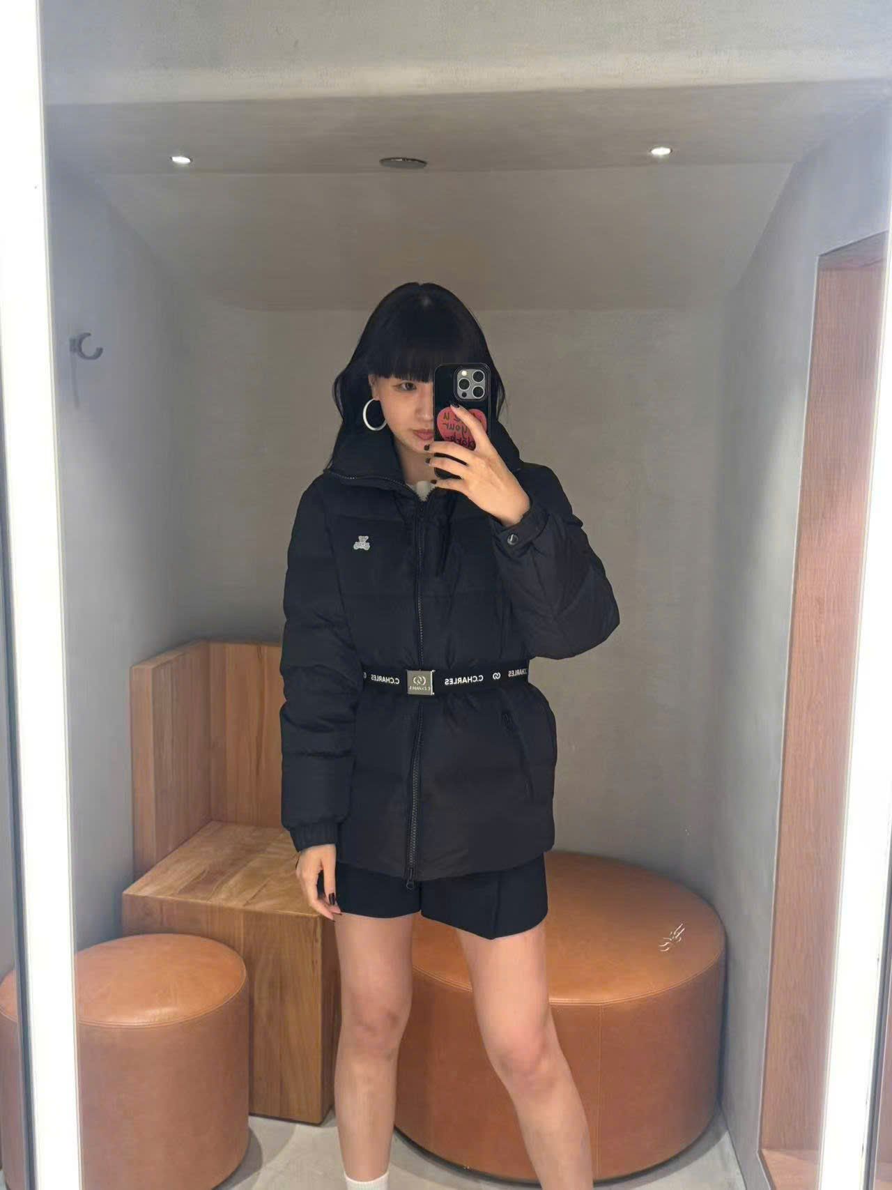  Áo phao đen cổ cao kèm belt logo 