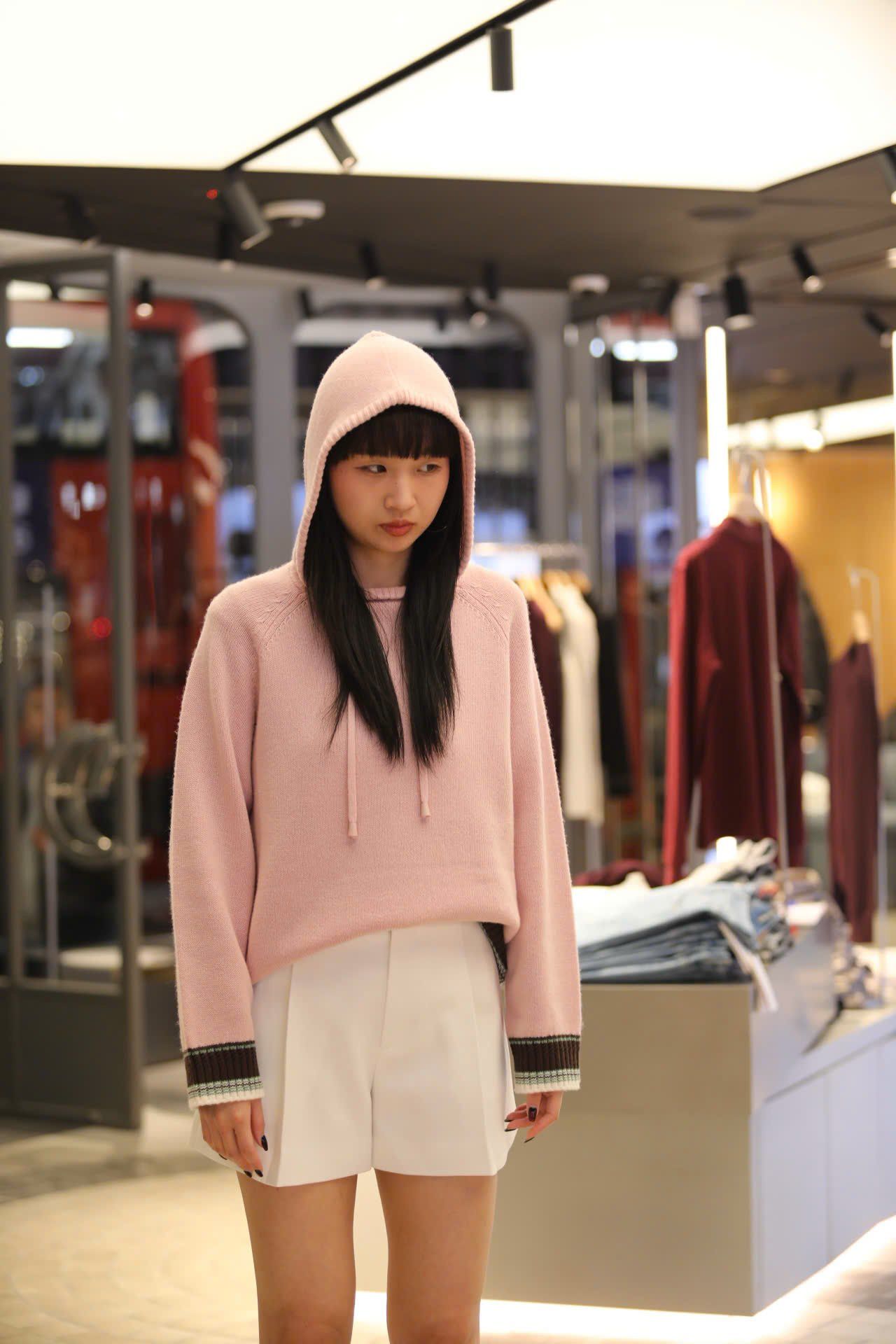  Áo len hồng dài tay có mũ viền xanh 