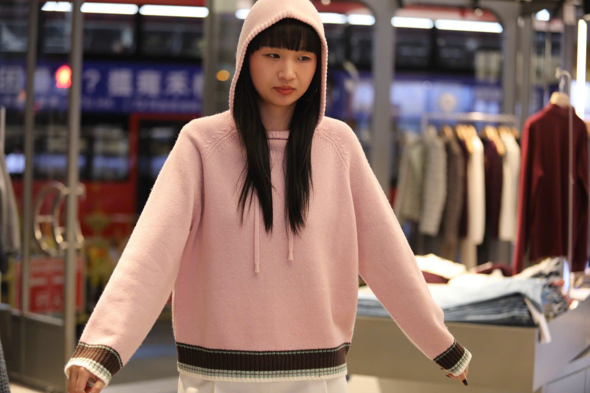  Áo len hồng dài tay có mũ viền xanh 