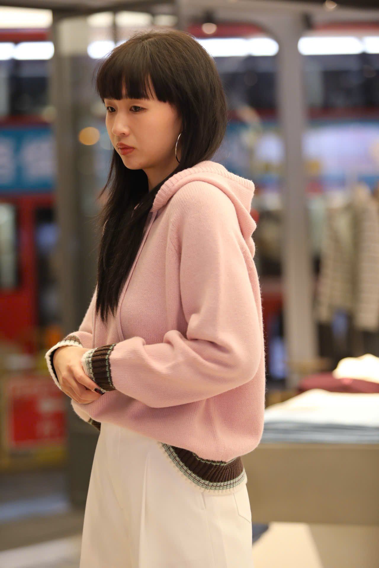  Áo len hồng dài tay có mũ viền xanh 