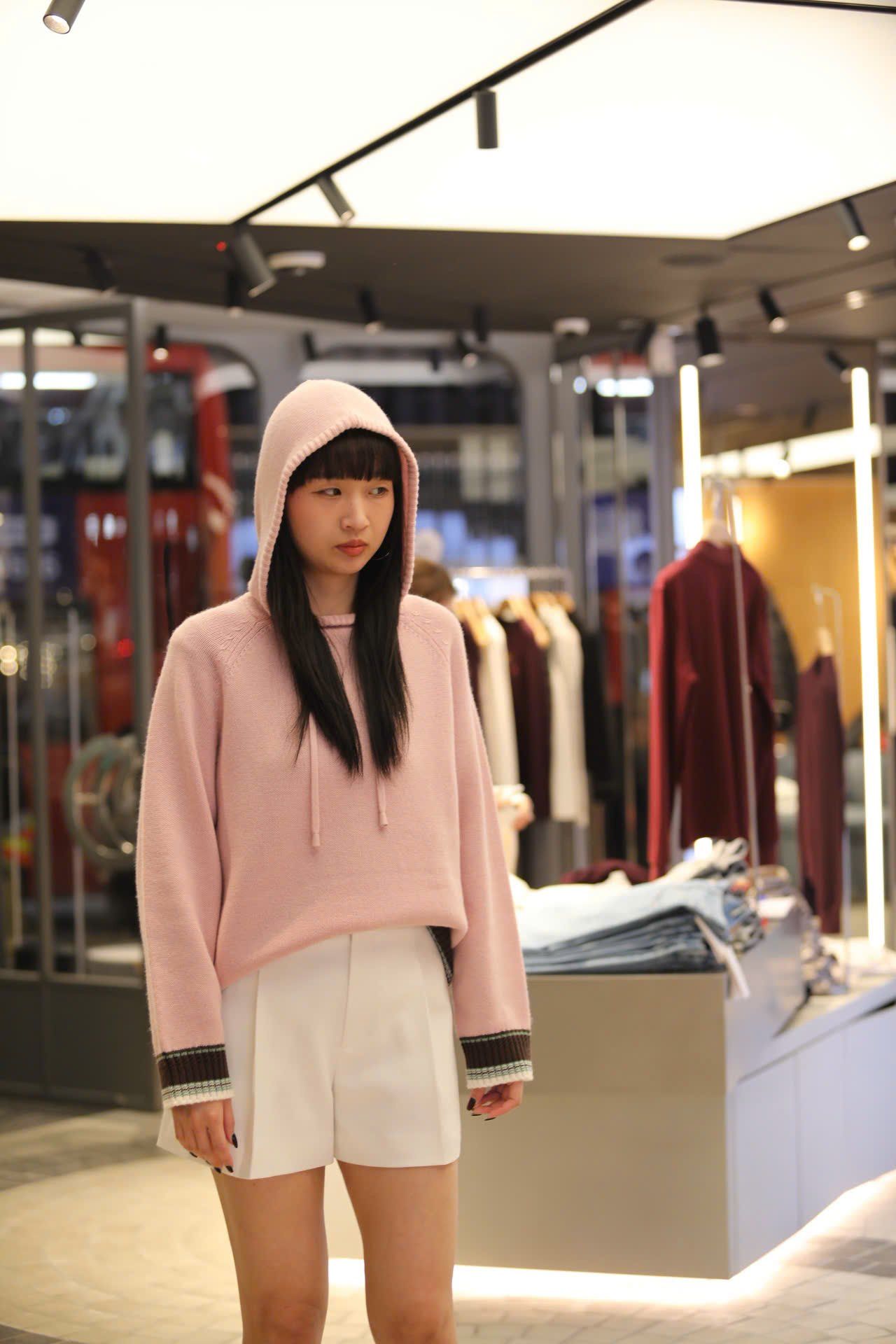  Áo len hồng dài tay có mũ viền xanh 