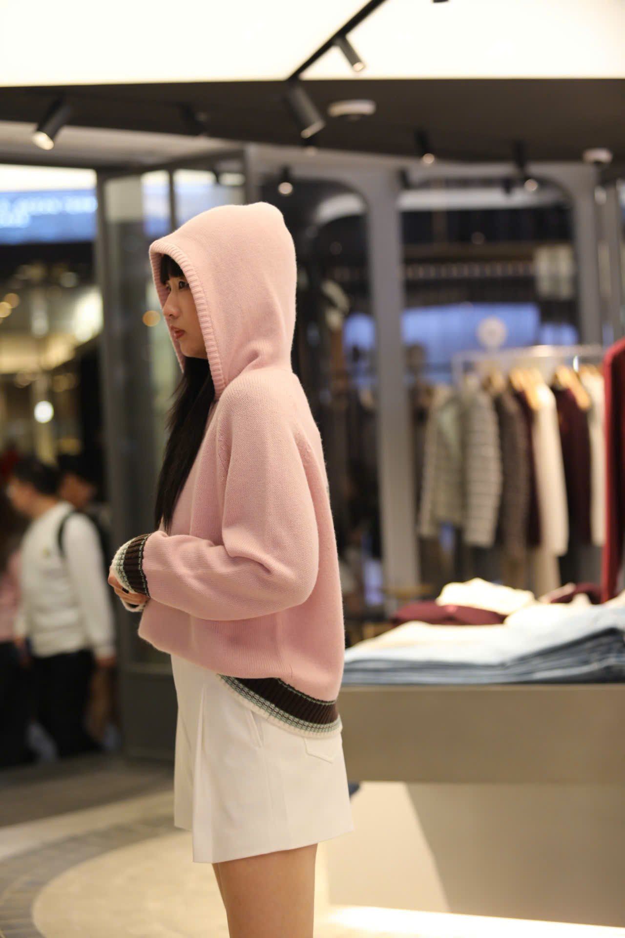  Áo len hồng dài tay có mũ viền xanh 