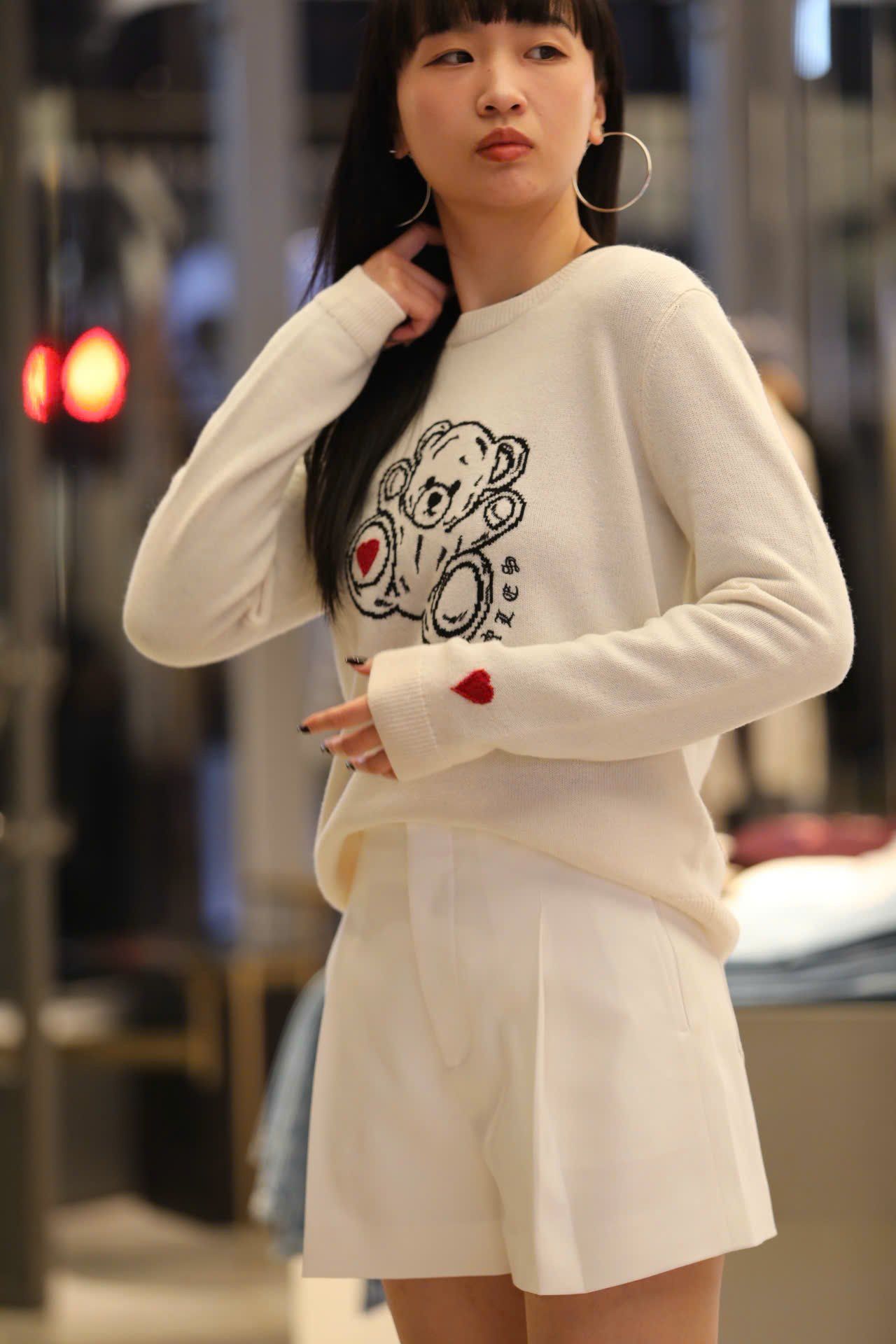  Áo len trắng dài tay logo gấu ngực 