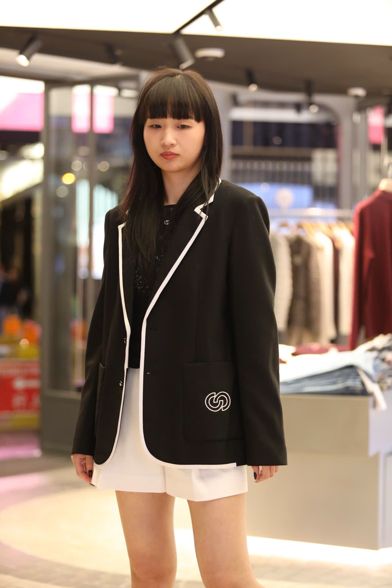  Áo Vest đen viền trắng 