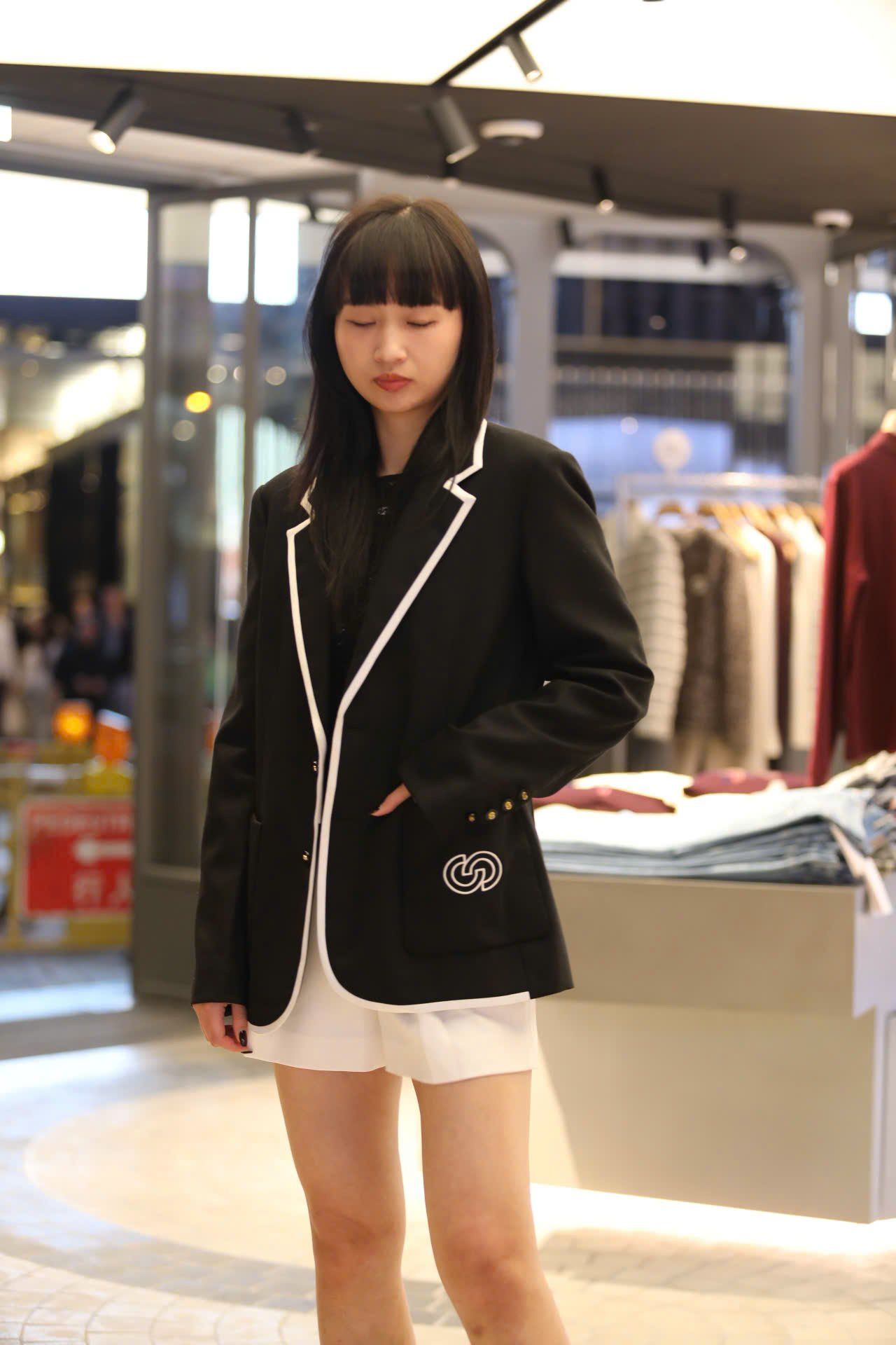  Áo Vest đen viền trắng 