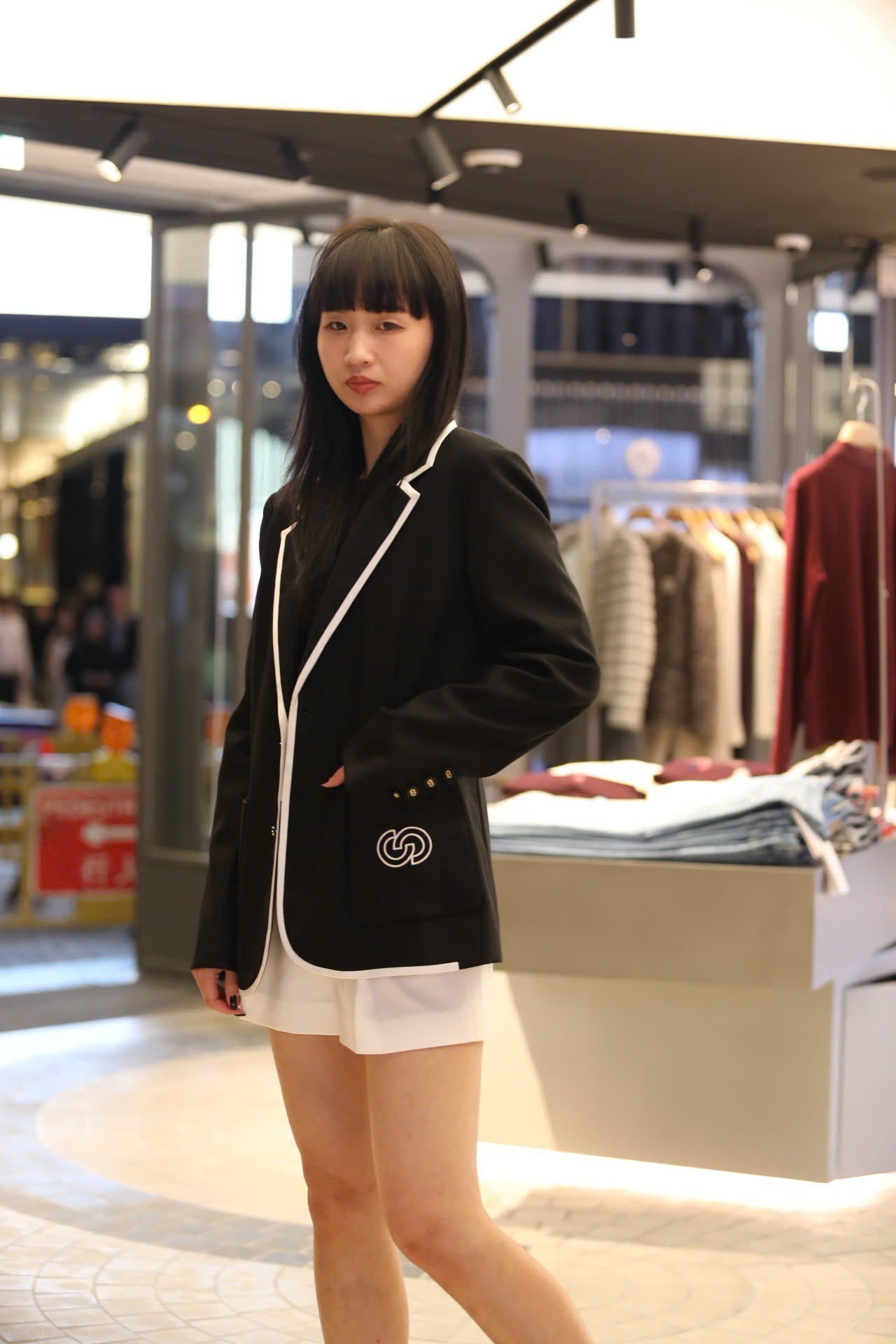  Áo Vest đen viền trắng 