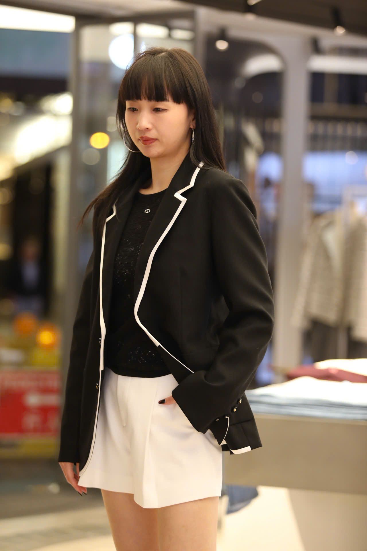  Áo Vest đen viền trắng 