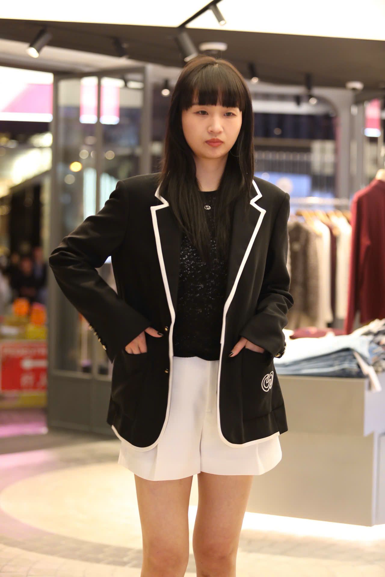  Áo Vest đen viền trắng 