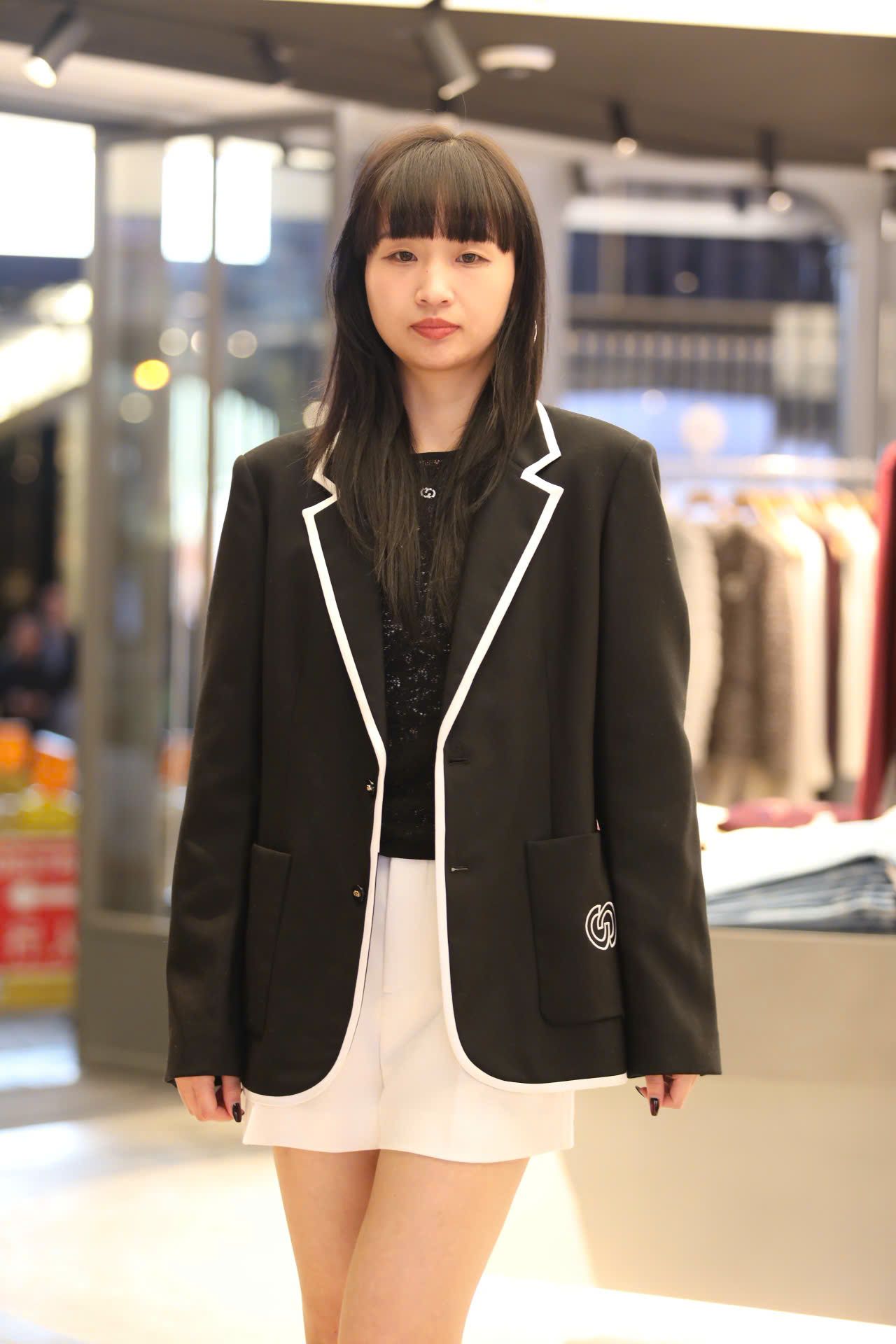  Áo Vest đen viền trắng 