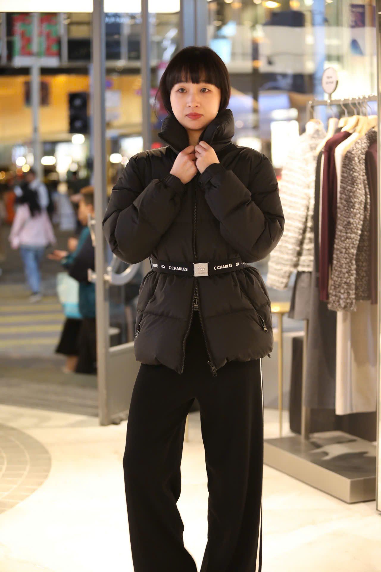  Áo phao đen cổ cao kèm belt logo 