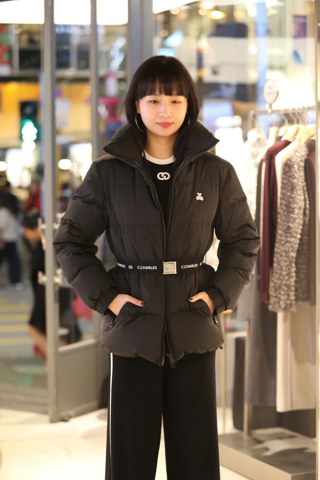  Áo phao đen cổ cao kèm belt logo 