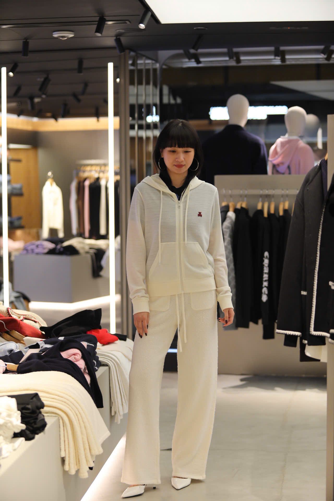  Quần dài trắng 2 túi trước dây rút 