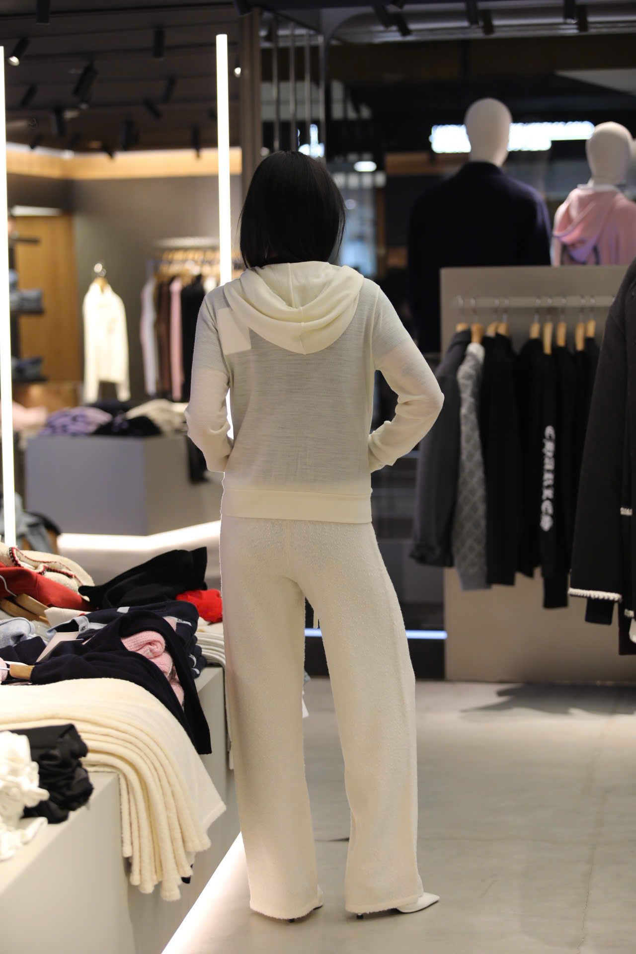  Quần dài trắng 2 túi trước dây rút 