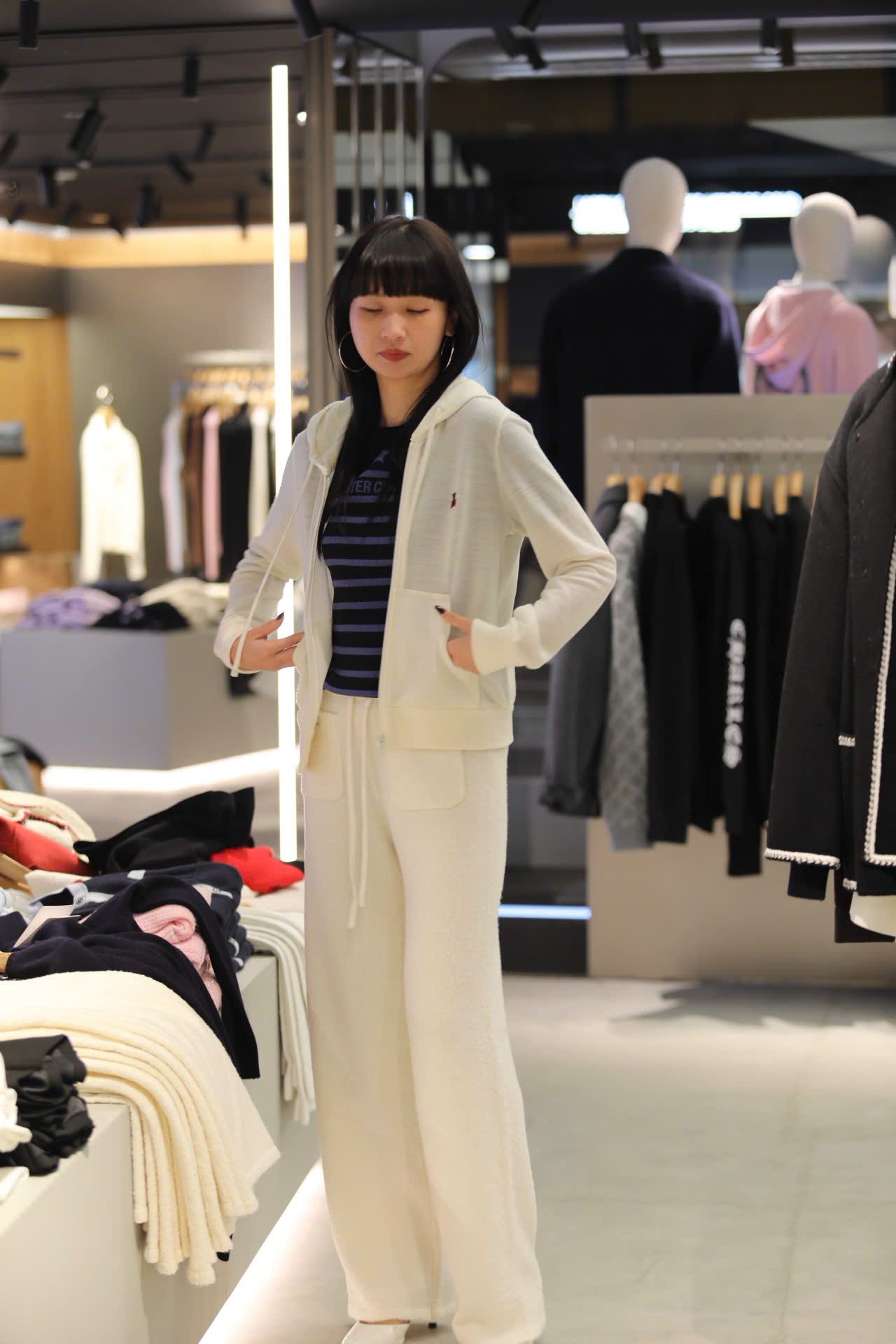  Quần dài trắng 2 túi trước dây rút 