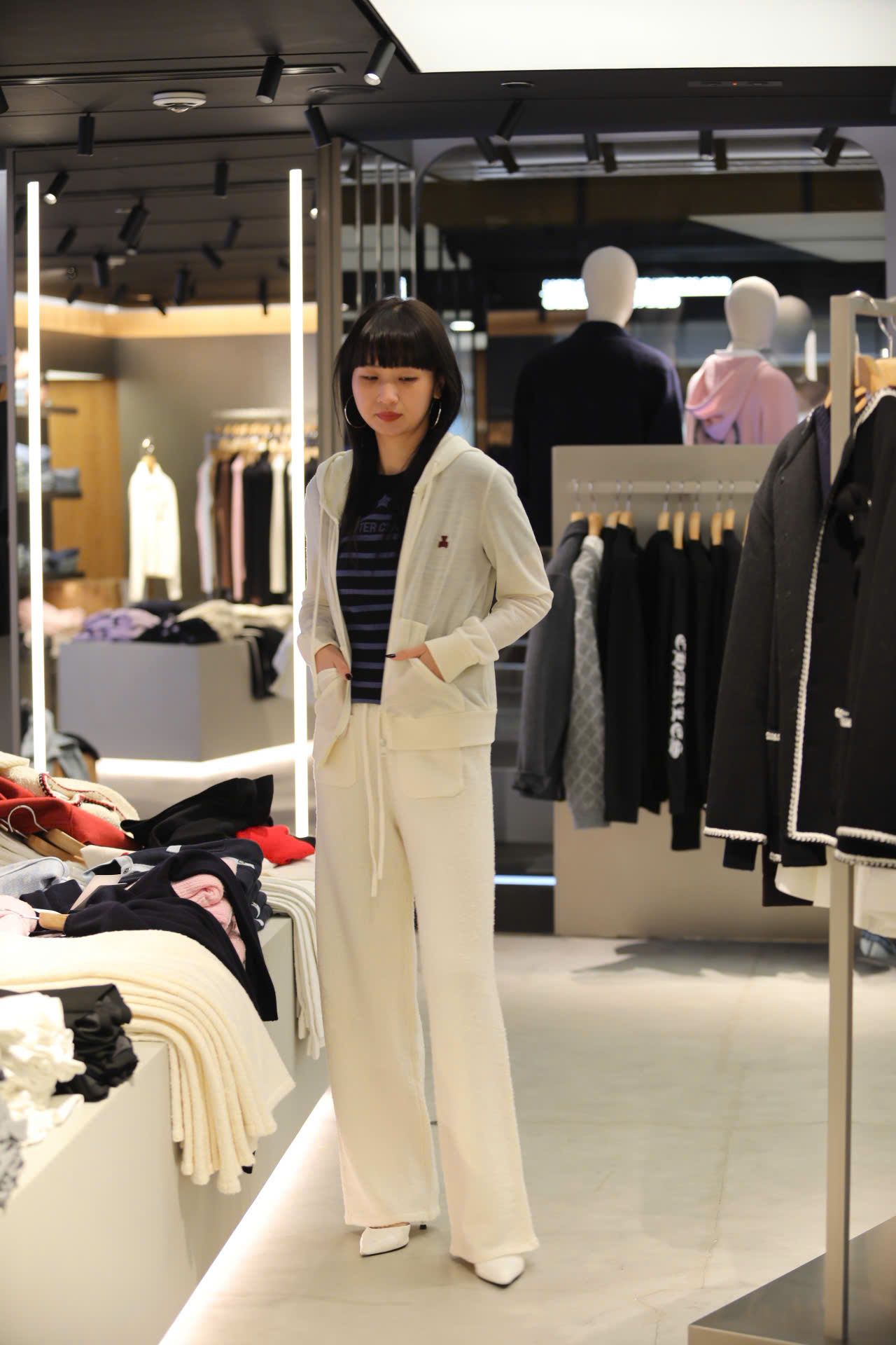  Quần dài trắng 2 túi trước dây rút 