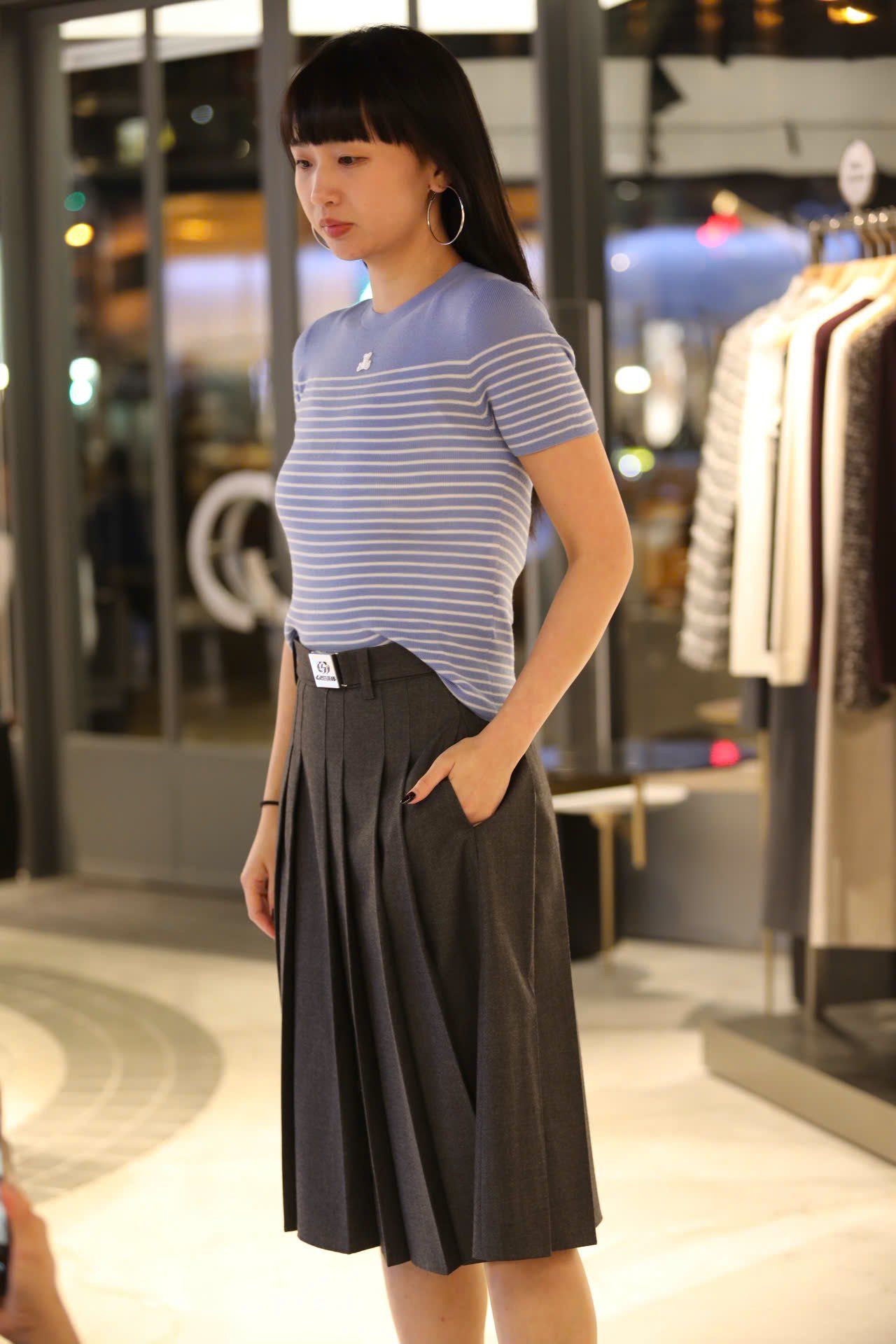  Chân váy xếp ly kèm belt kim loại - xám 