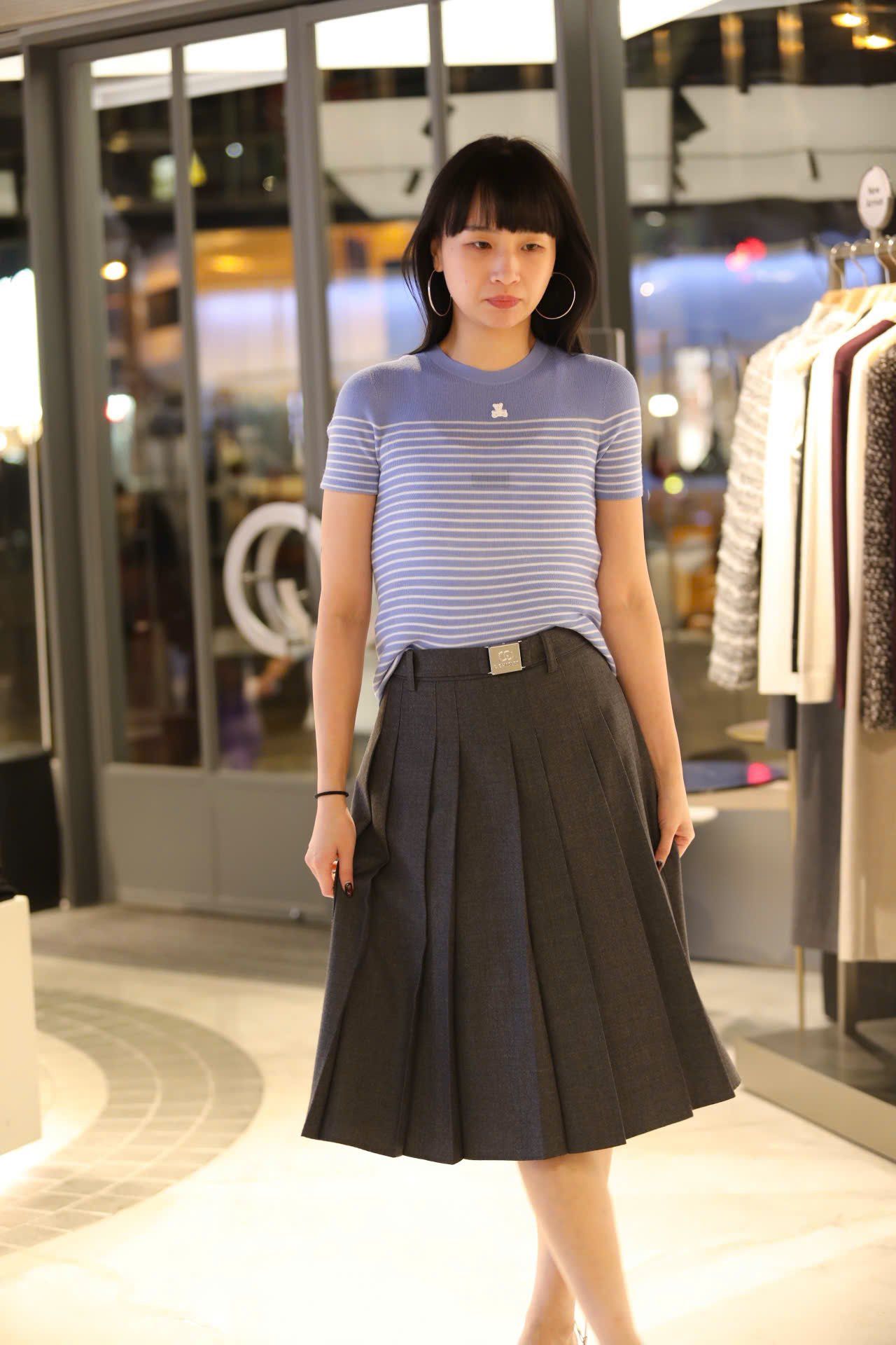  Chân váy xếp ly kèm belt kim loại - xám 