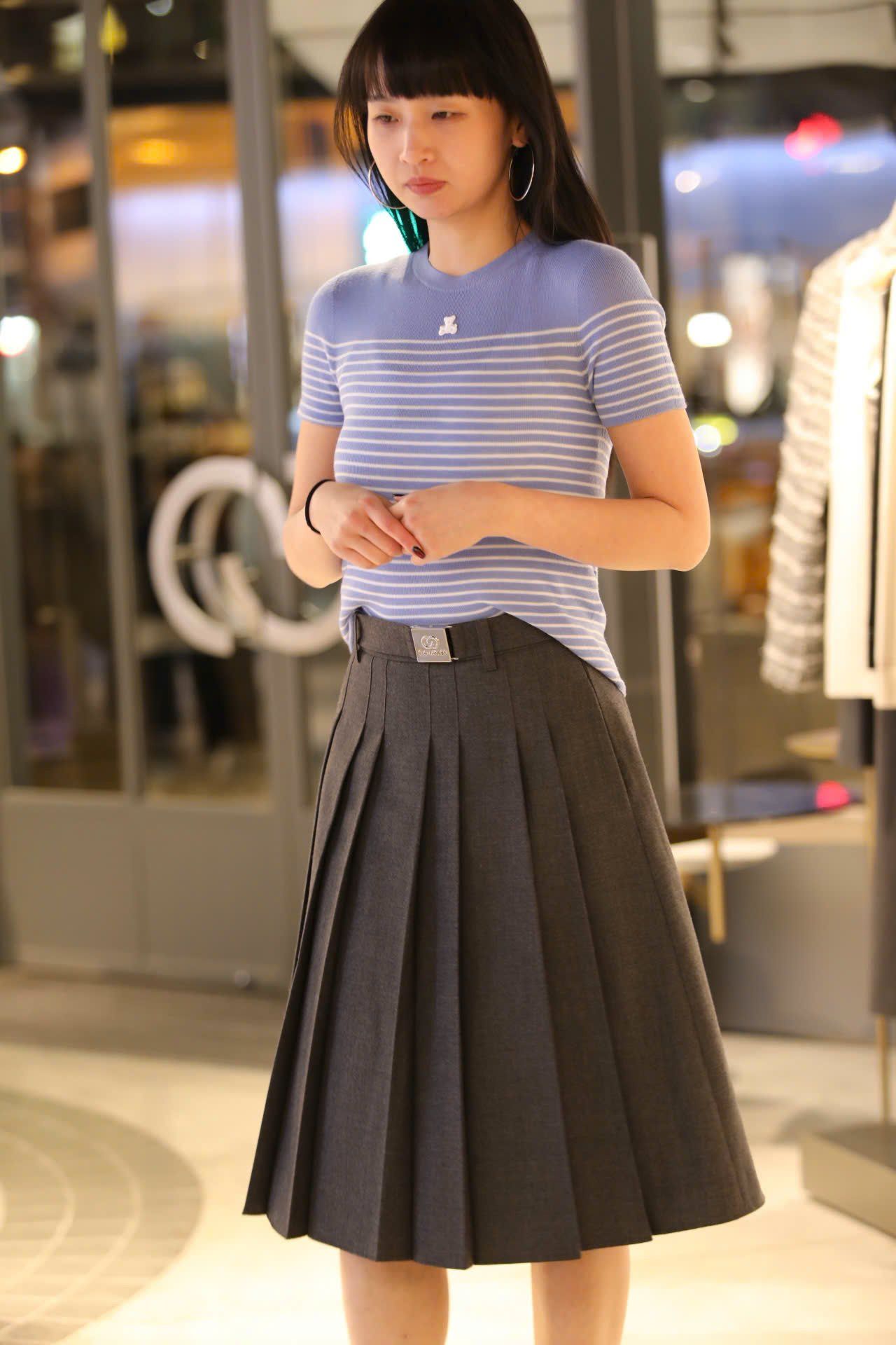  Chân váy xếp ly kèm belt kim loại - xám 