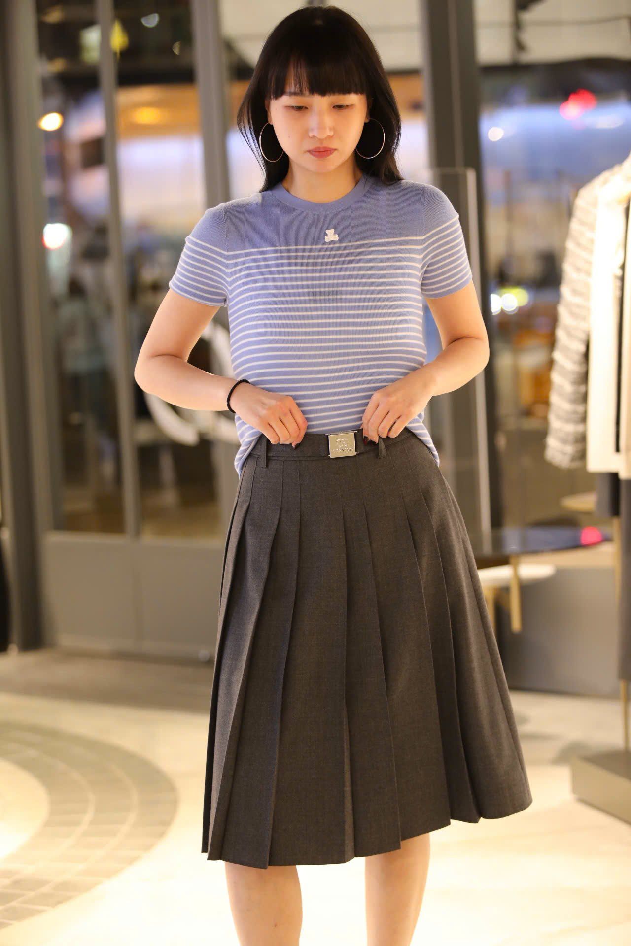  Chân váy xếp ly kèm belt kim loại - xám 