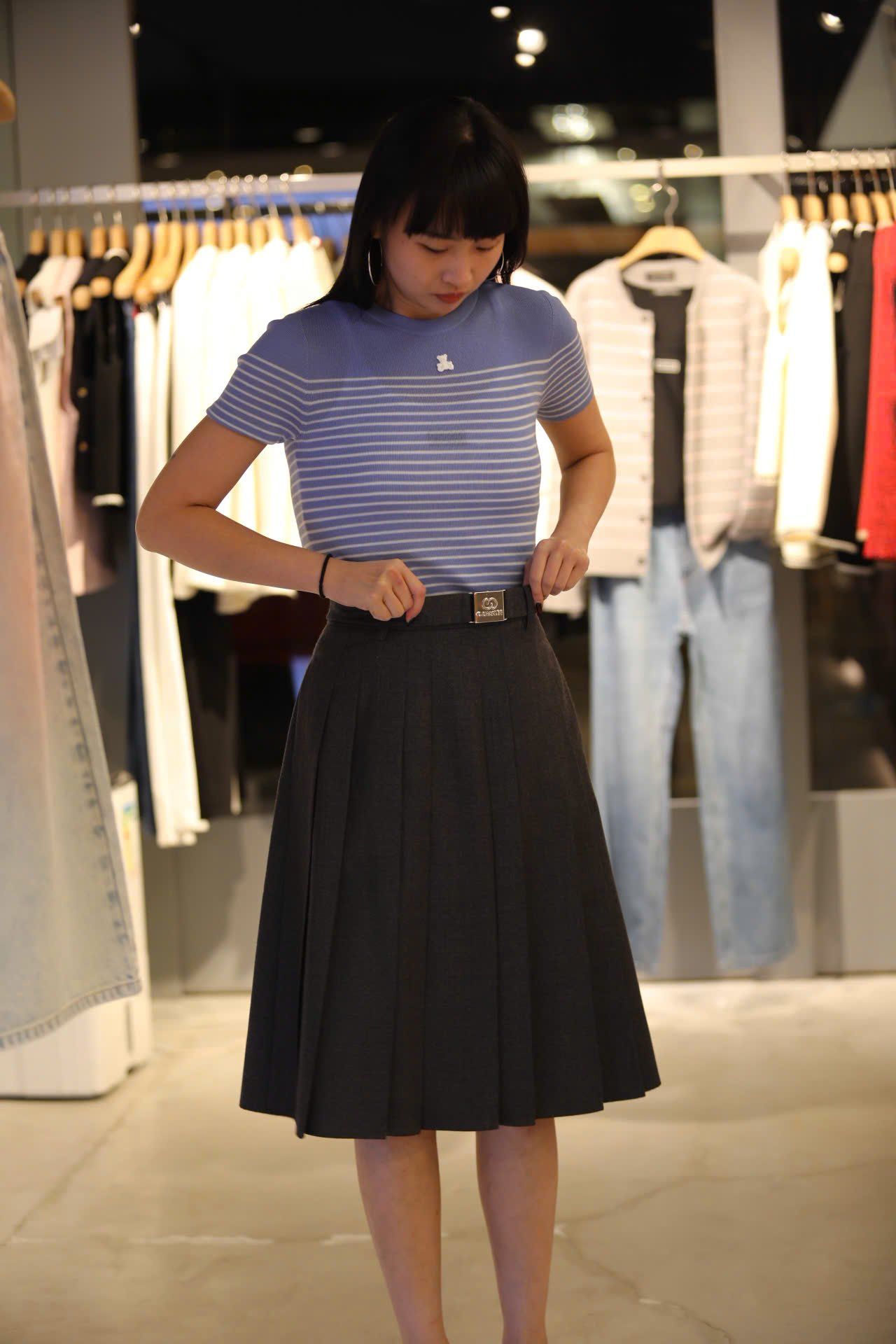  Chân váy xếp ly kèm belt kim loại - xám 