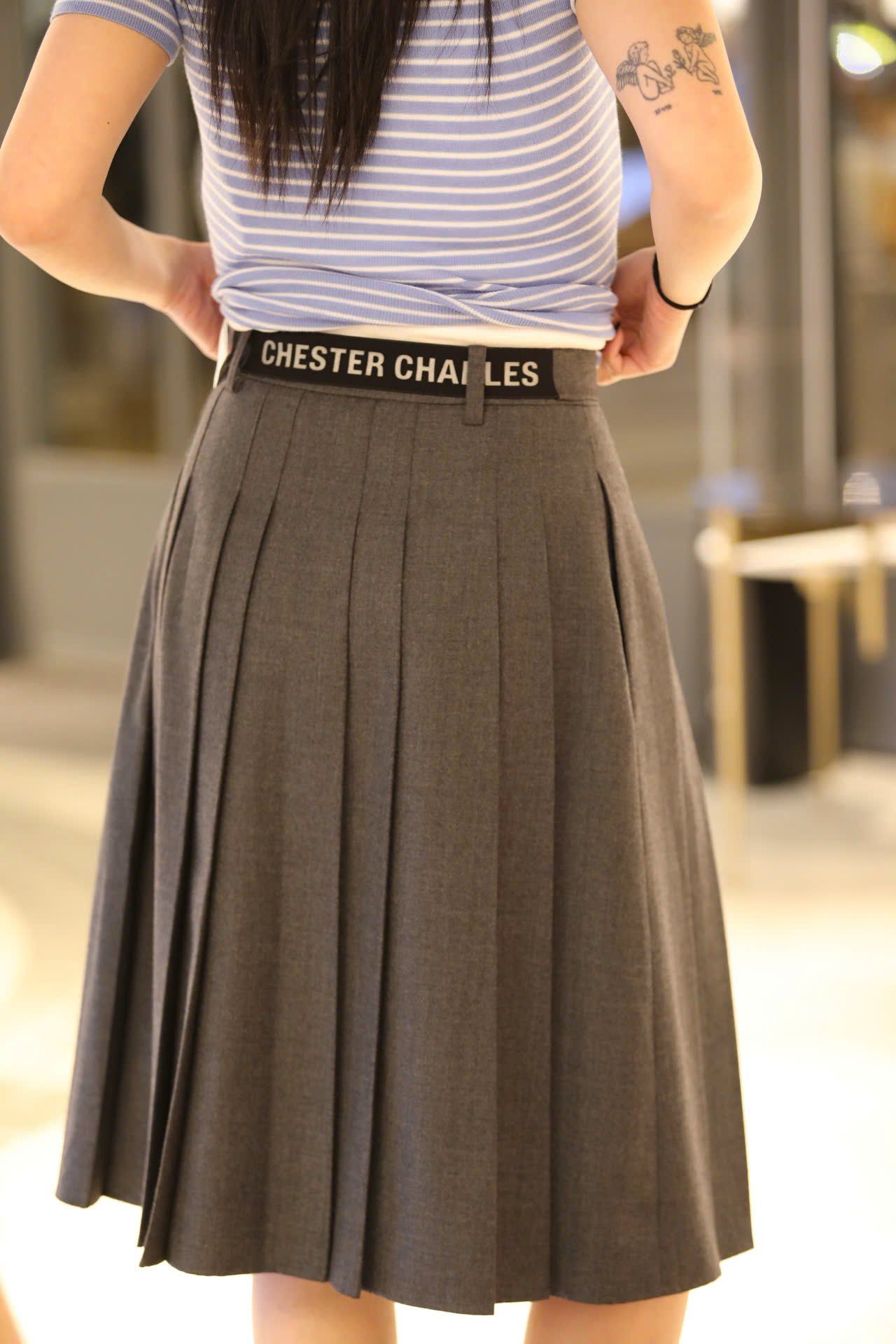  Chân váy xếp ly kèm belt kim loại - xám 