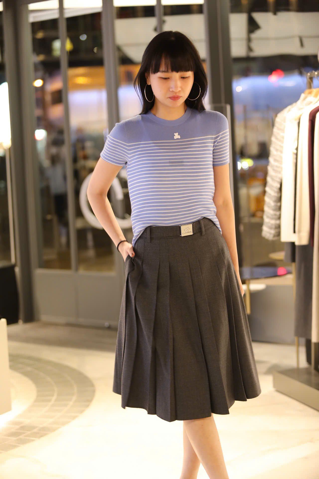  Chân váy xếp ly kèm belt kim loại - xám 