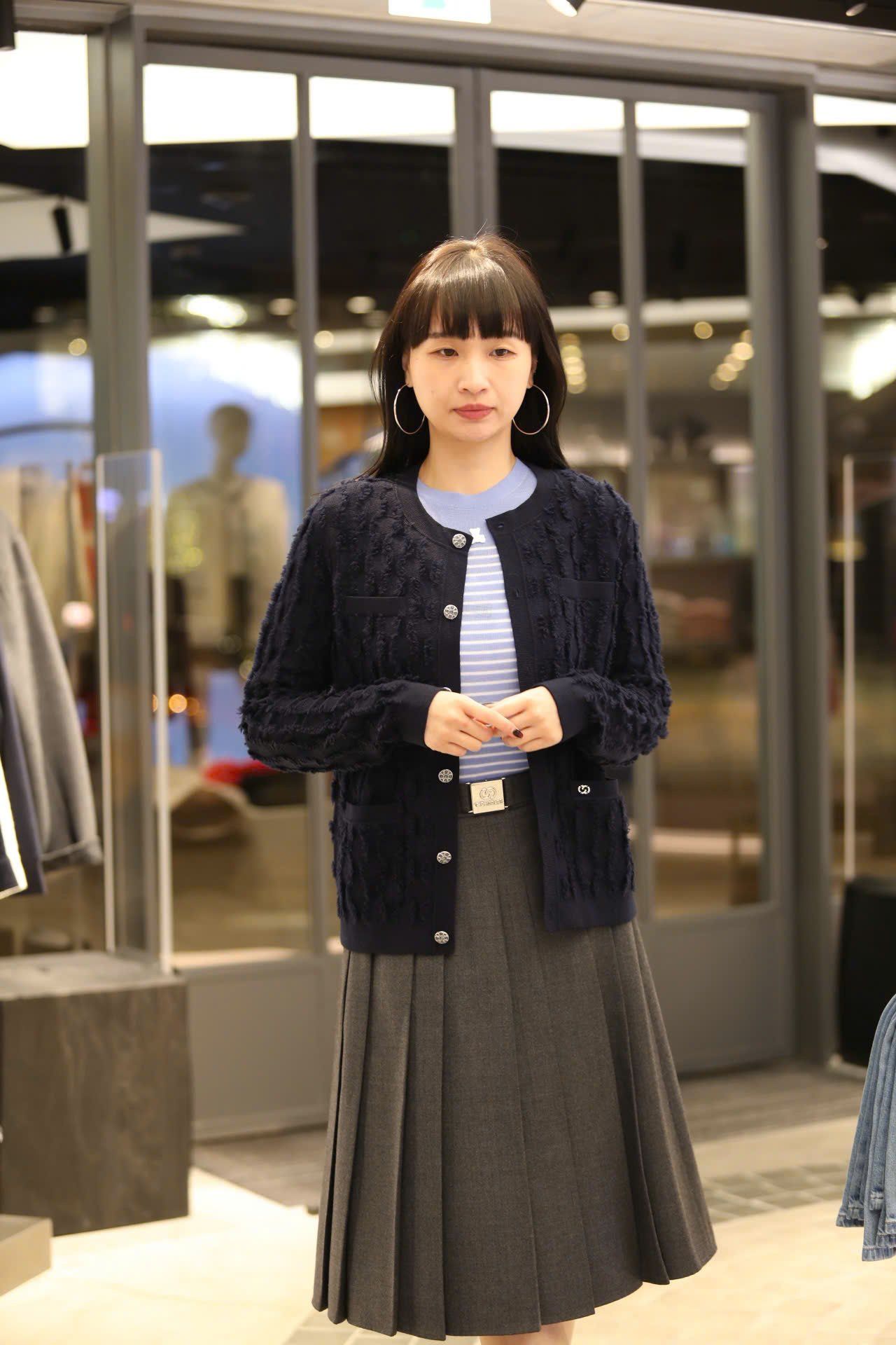  Chân váy xếp ly kèm belt kim loại - xám 