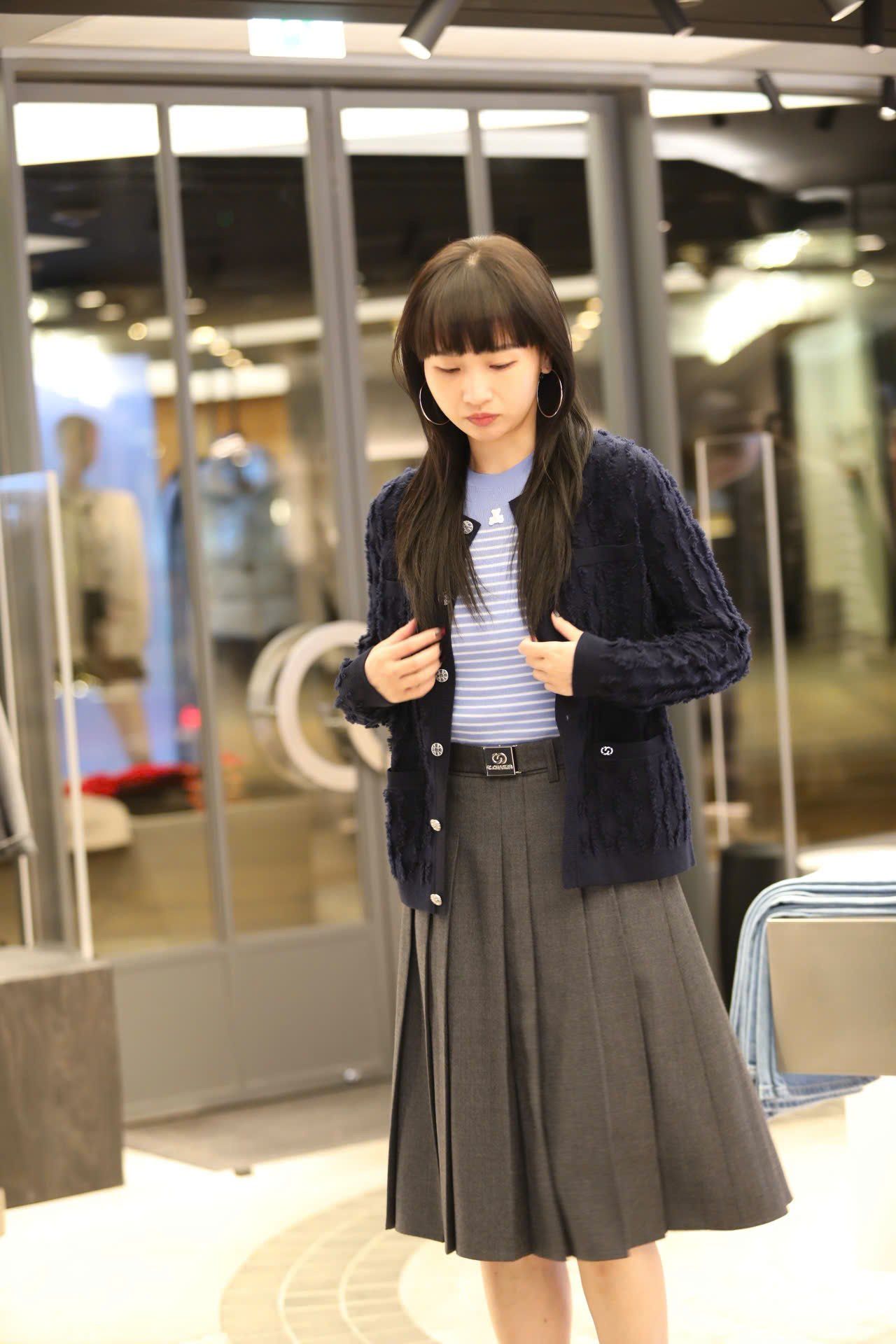  Chân váy xếp ly kèm belt kim loại - xám 