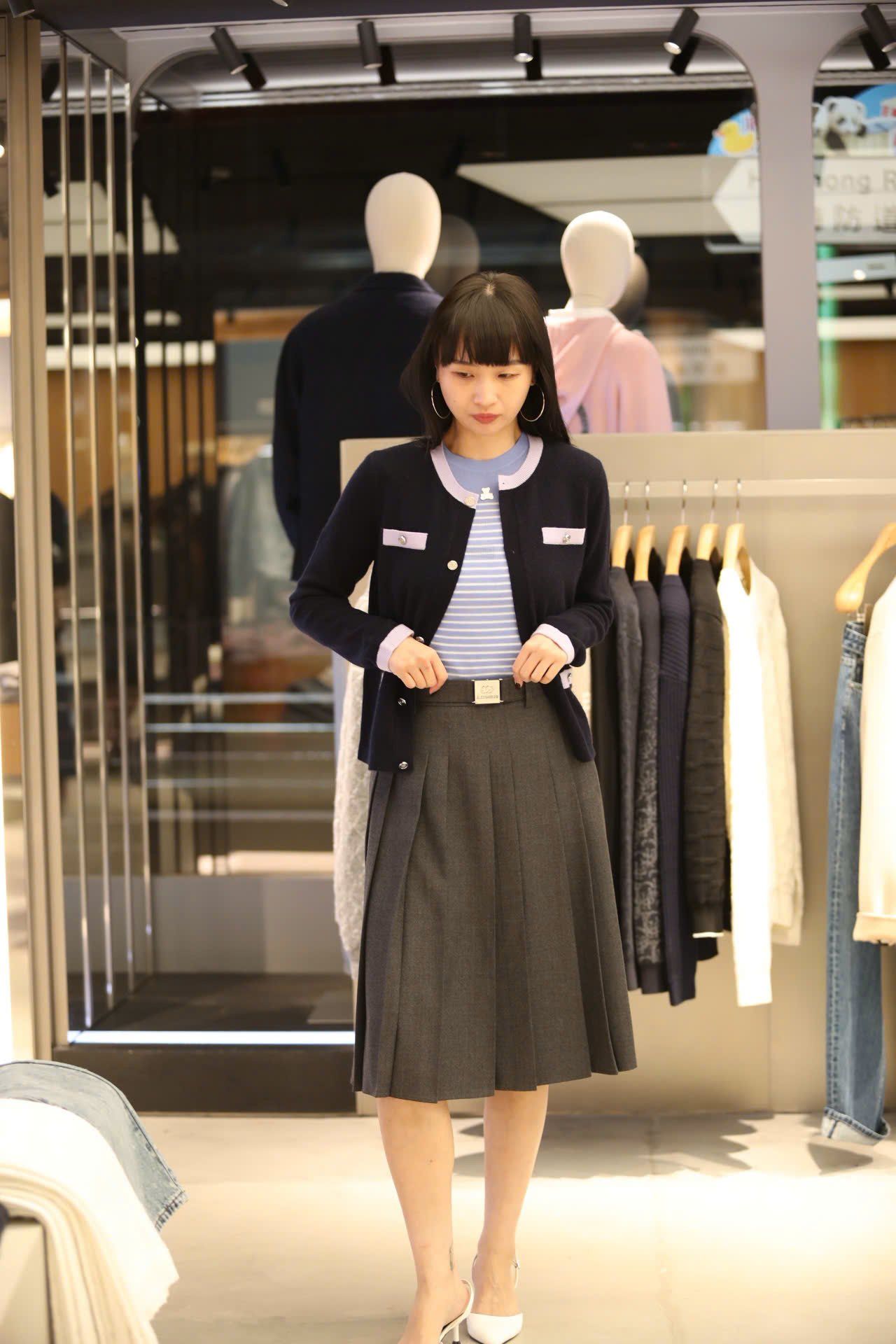  Chân váy xếp ly kèm belt kim loại - xám 