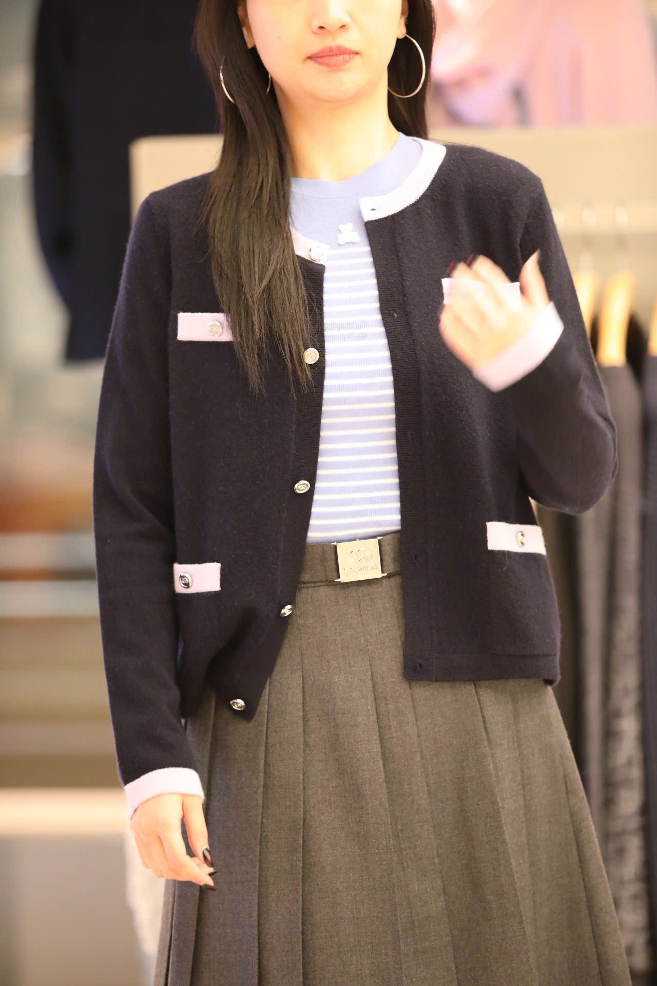  Áo CDG đen 4 túi trước viền tím nhạt 