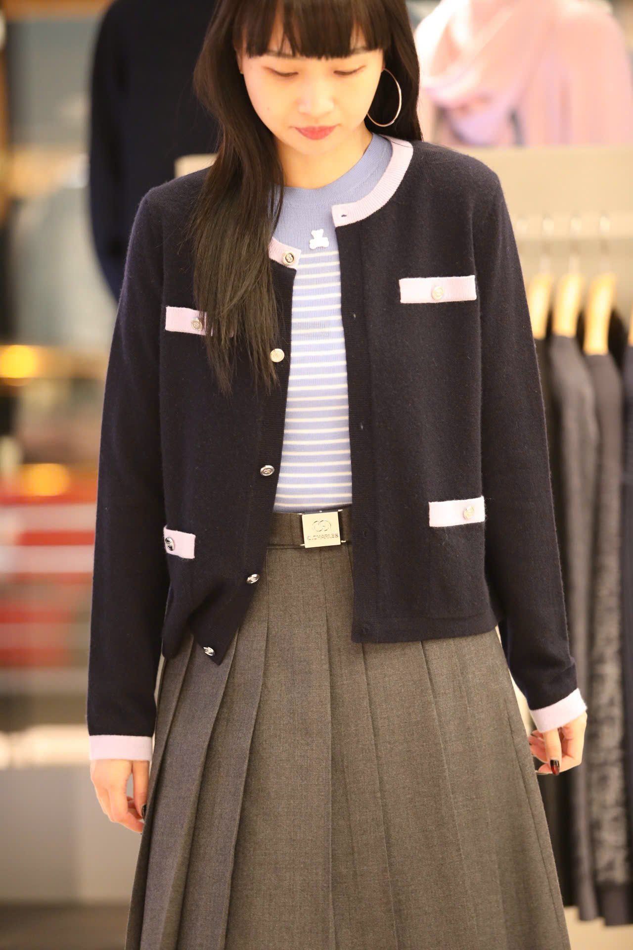  Áo CDG đen 4 túi trước viền tím nhạt 