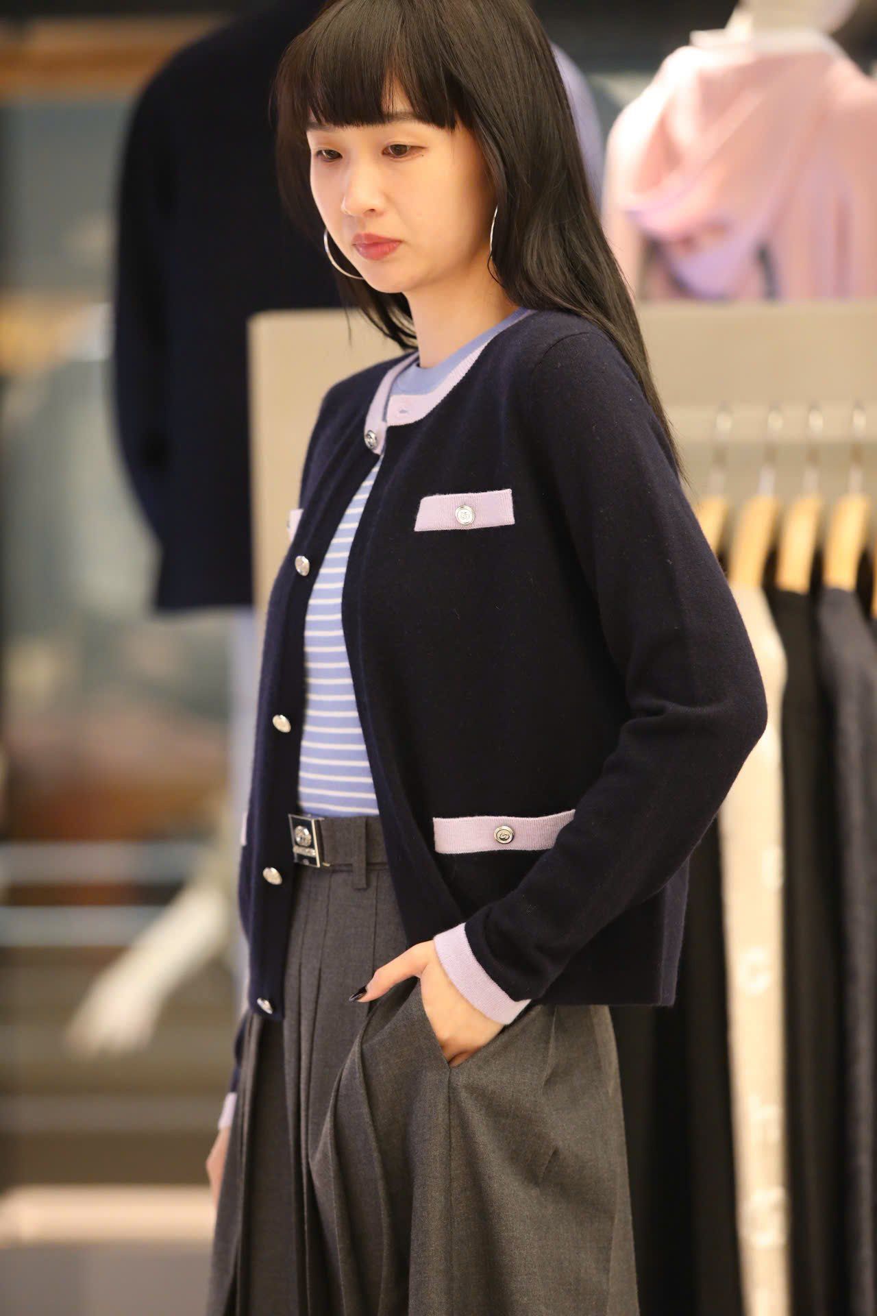  Chân váy xếp ly kèm belt kim loại - xám 