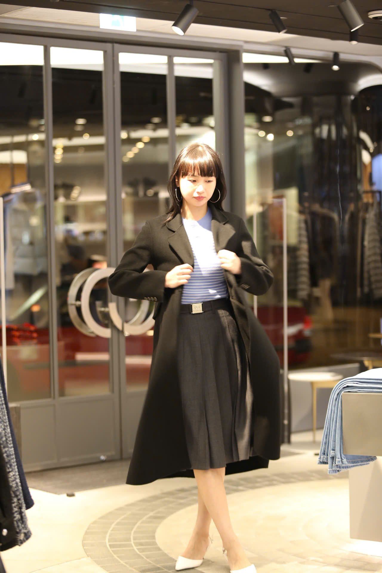  Chân váy xếp ly kèm belt kim loại - xám 