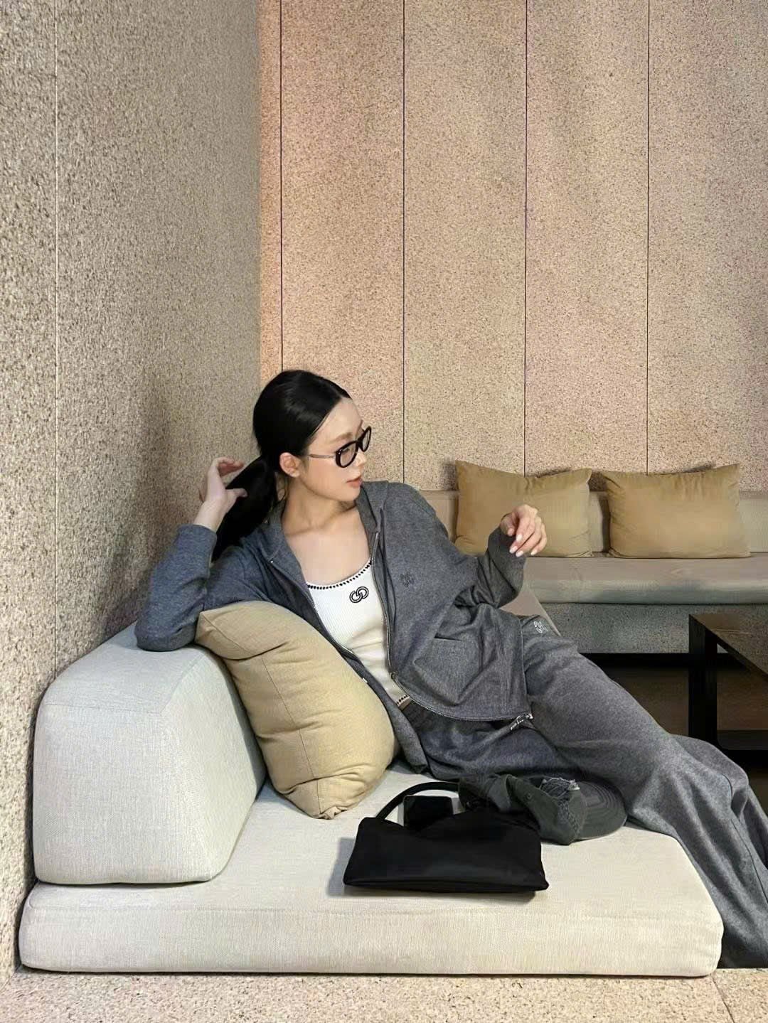  Bộ áo khoác kéo khóa có mũ và quần len cạp chun - xám Logo xám set 