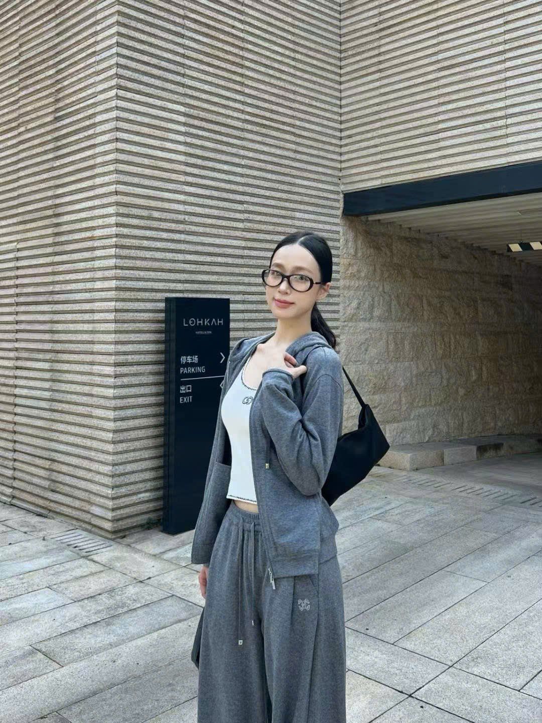  Bộ áo khoác kéo khóa có mũ và quần len cạp chun - xám Logo trắng set 