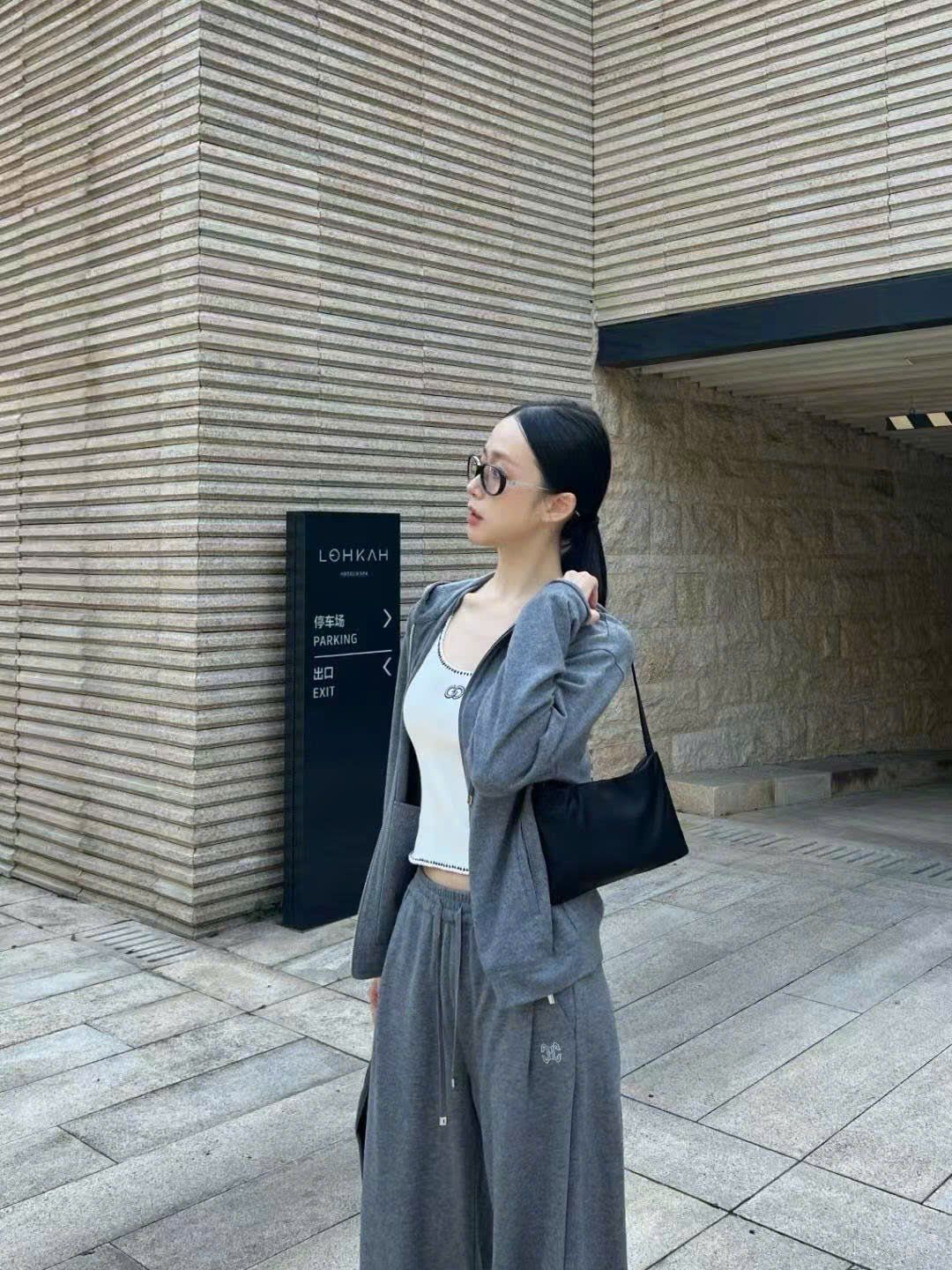  Bộ áo khoác kéo khóa có mũ và quần len cạp chun - xám Logo trắng set 