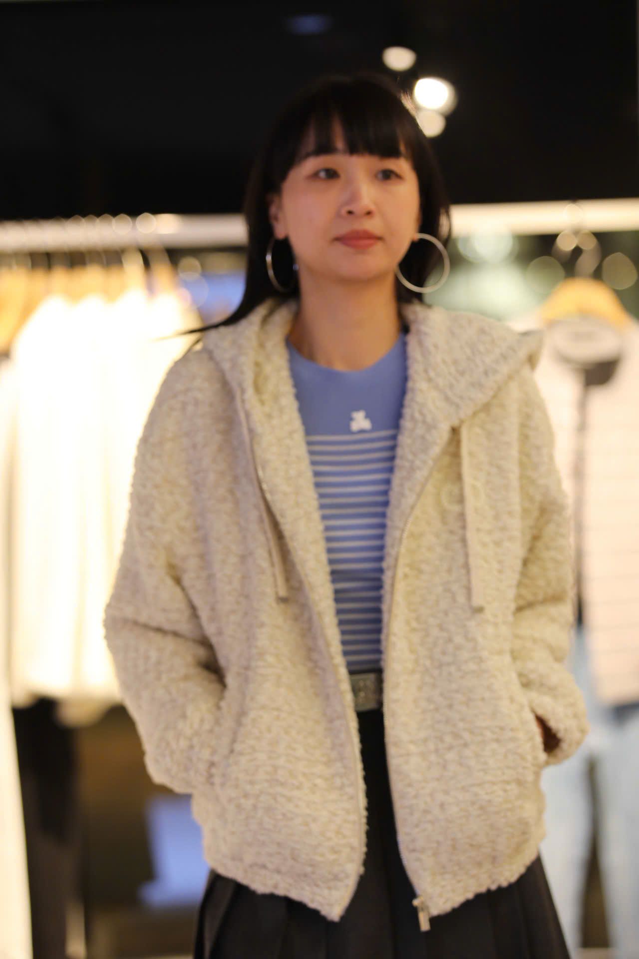  Áo khoác trắng lông có mũ 