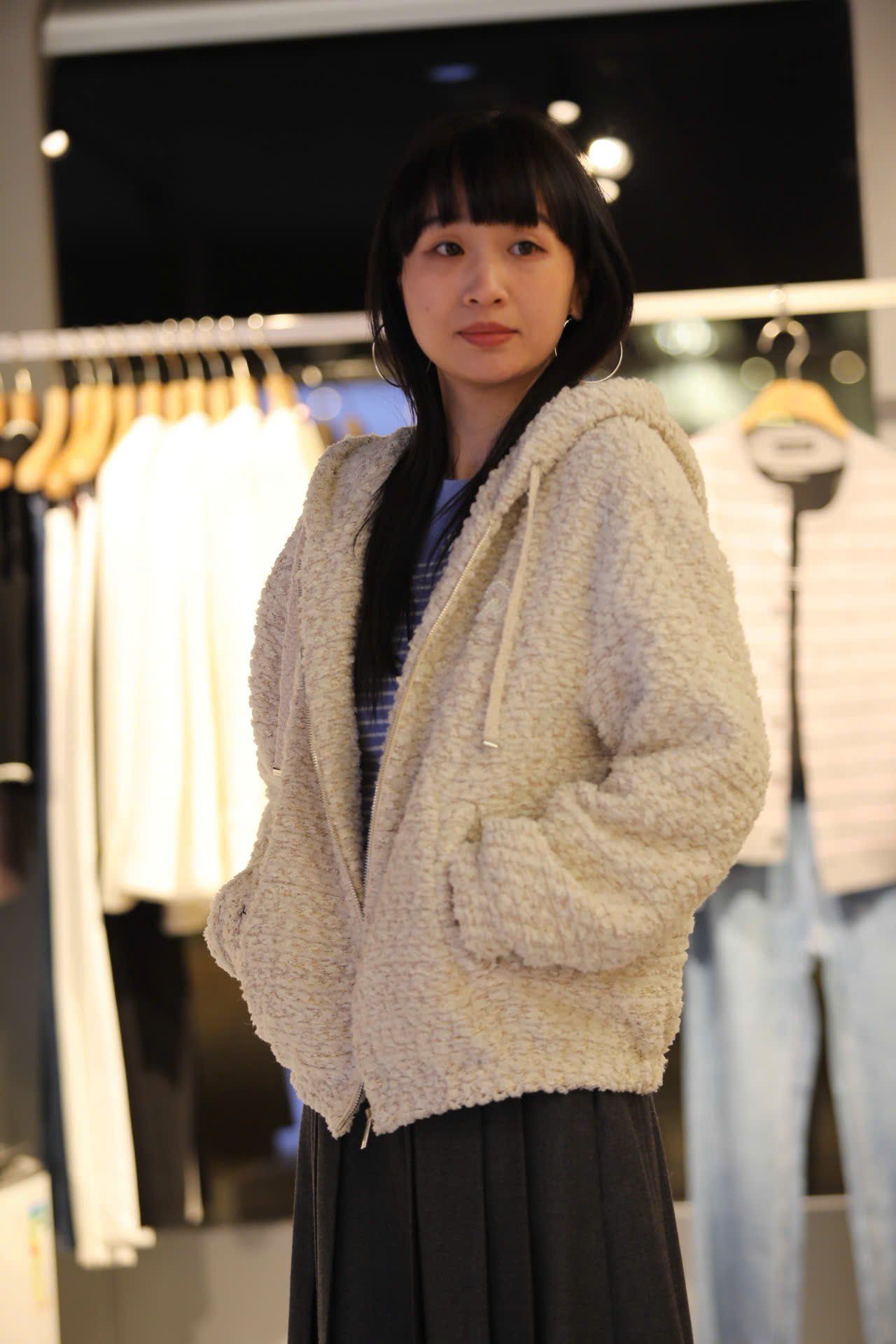  Áo khoác trắng lông có mũ 