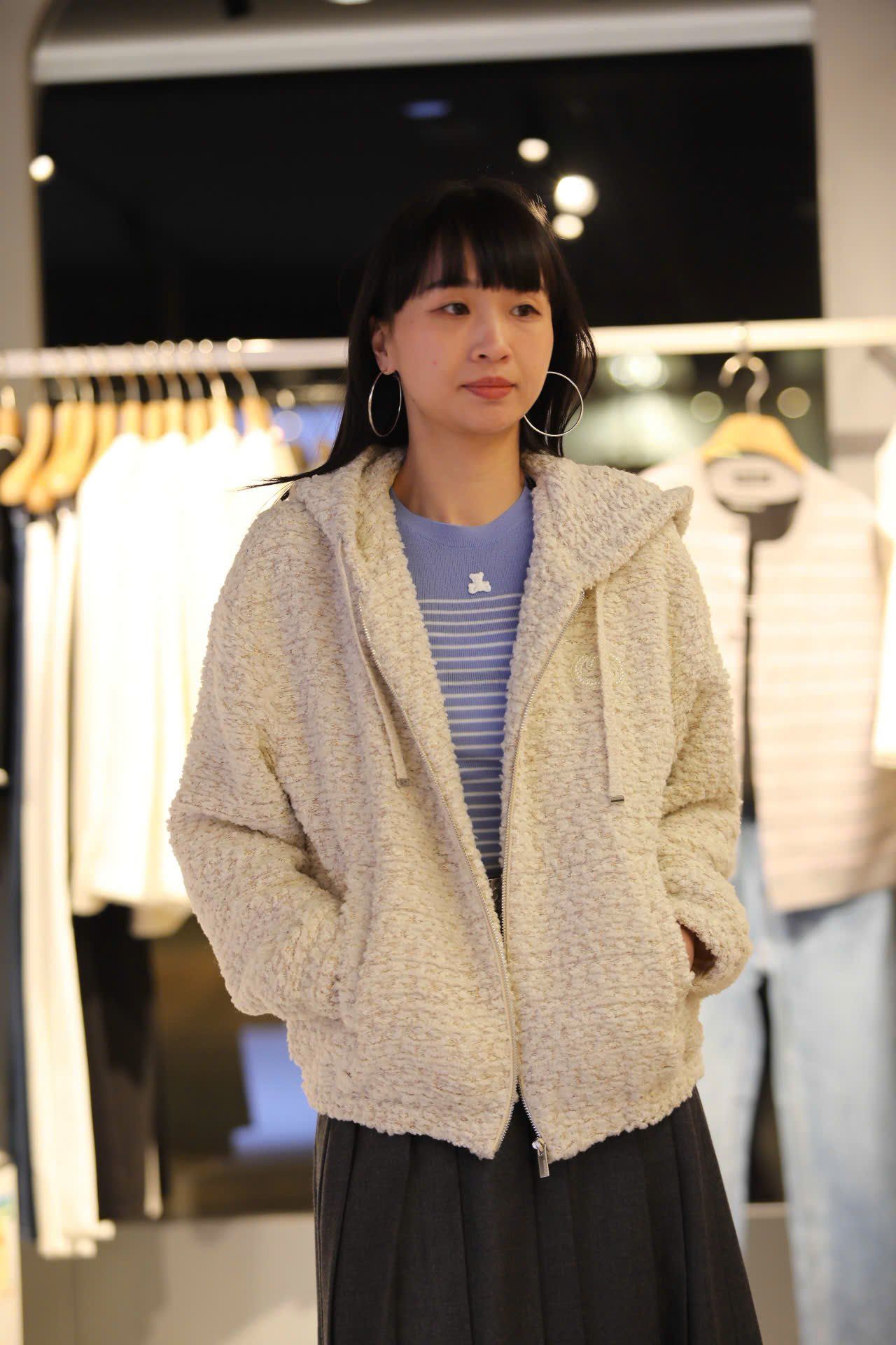  Áo khoác trắng lông có mũ 