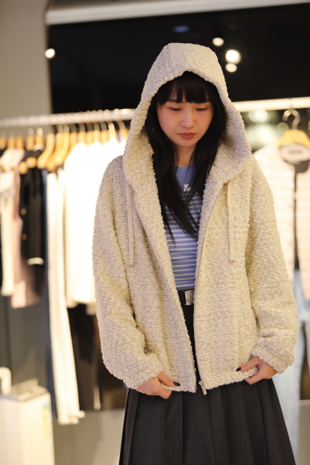  Áo khoác trắng lông có mũ 